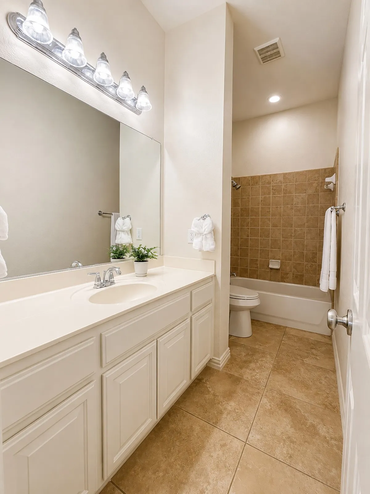 Full bath adjacent to flex-room that can be used as a 5th bedroom, home office, or play area.