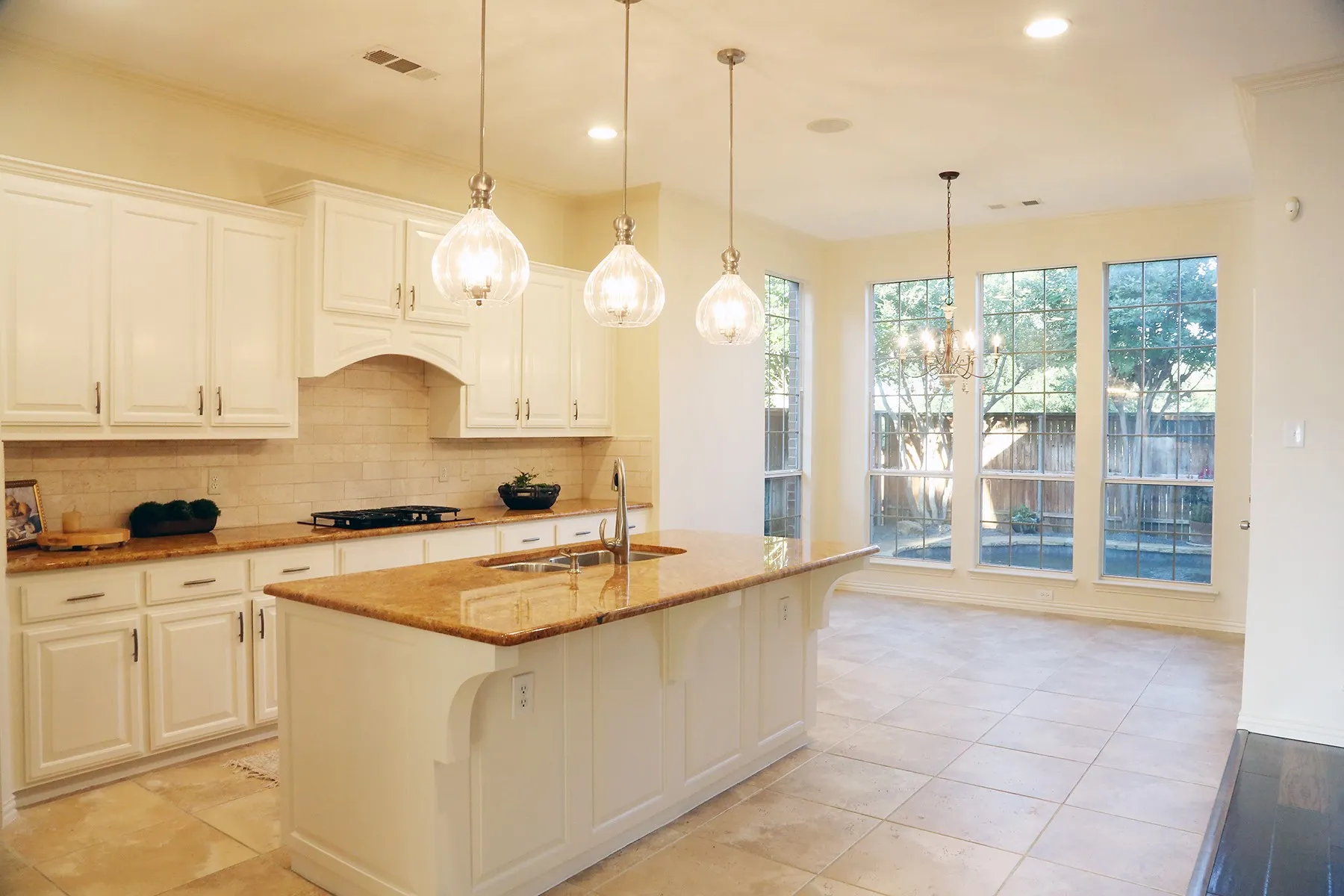 Single Family Residence For Sale in Denton County , 8317 Victoria Lane, Lantana, Texas 76226, 4 Bedroom, 4 Bathroom, 2 Garage spaces, 3,859 Sqft, built in 2004, mls#21272059, Real Estate Agent in Lantana, Homes For Sale in Denton county, Homes For Sale in Lantana, Realtor in Lantana Texas, Real Estate Brokerage Independent Realty Texas, Luminita Cordes Realtor