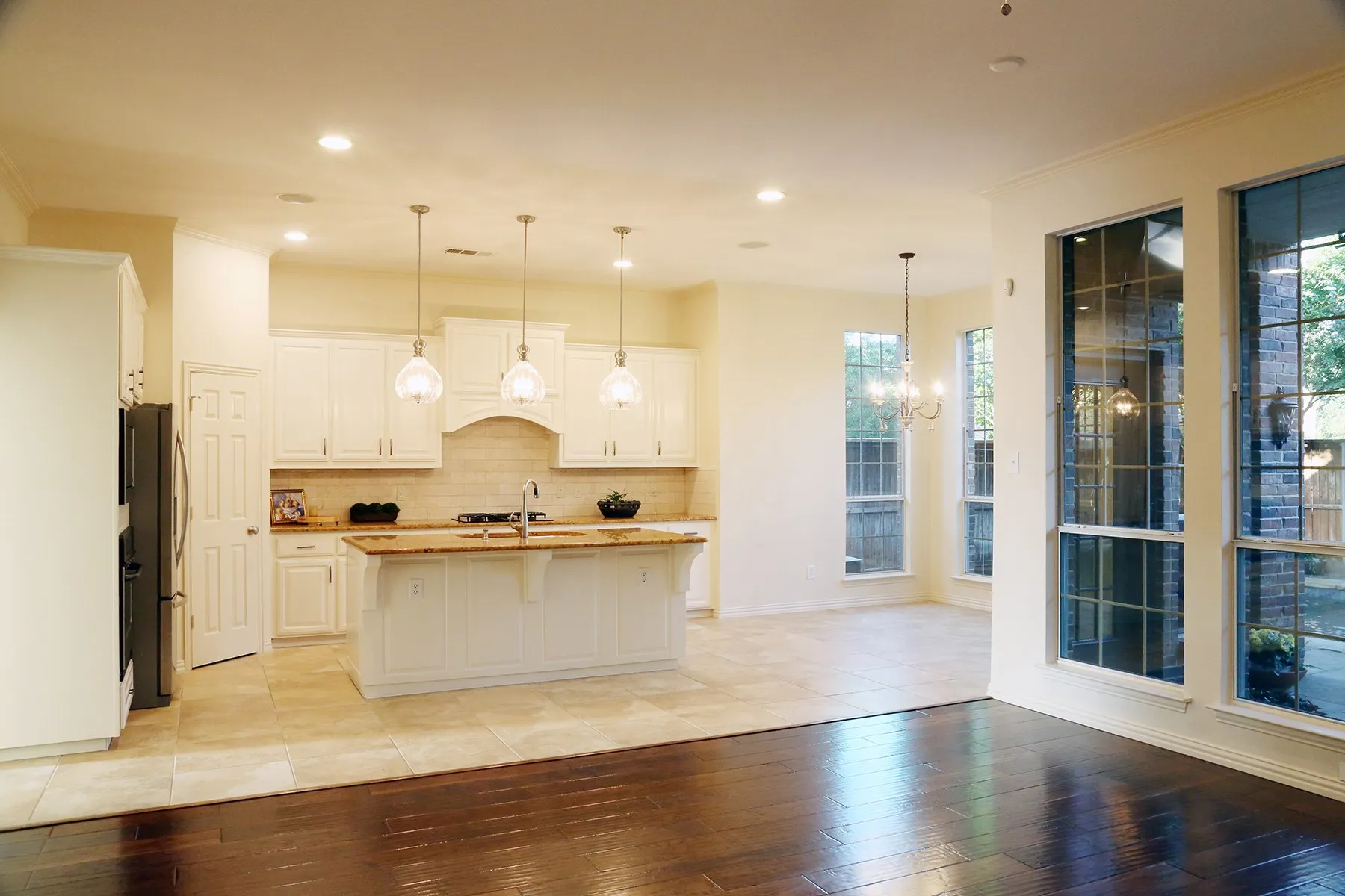 Single Family Residence For Sale in Denton County , 8317 Victoria Lane, Lantana, Texas 76226, 4 Bedroom, 4 Bathroom, 2 Garage spaces, 3,859 Sqft, built in 2004, mls#21272059, Real Estate Agent in Lantana, Homes For Sale in Denton county, Homes For Sale in Lantana, Realtor in Lantana Texas, Real Estate Brokerage Independent Realty Texas, Luminita Cordes Realtor