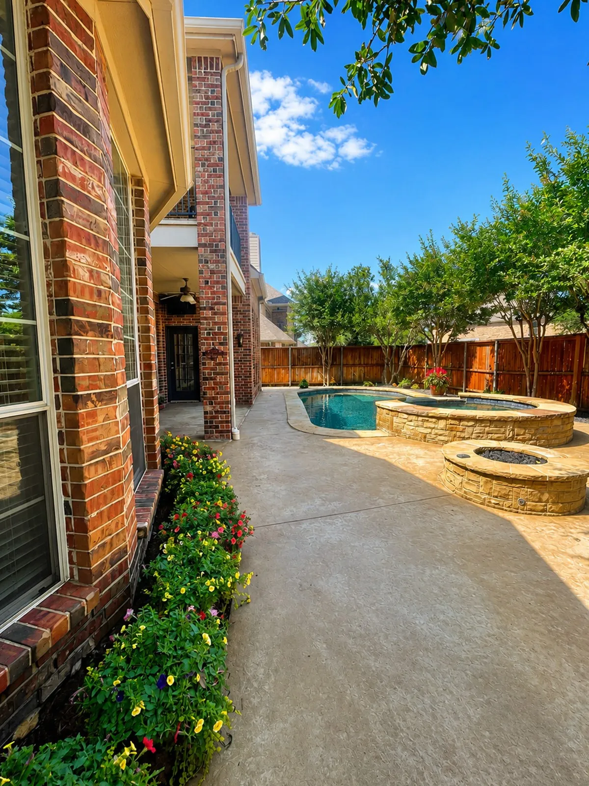 Single Family Residence For Sale in Denton County , 8317 Victoria Lane, Lantana, Texas 76226, 4 Bedroom, 4 Bathroom, 2 Garage spaces, 3,859 Sqft, built in 2004, mls#21272059, Real Estate Agent in Lantana, Homes For Sale in Denton county, Homes For Sale in Lantana, Realtor in Lantana Texas, Real Estate Brokerage Independent Realty Texas, Luminita Cordes Realtor