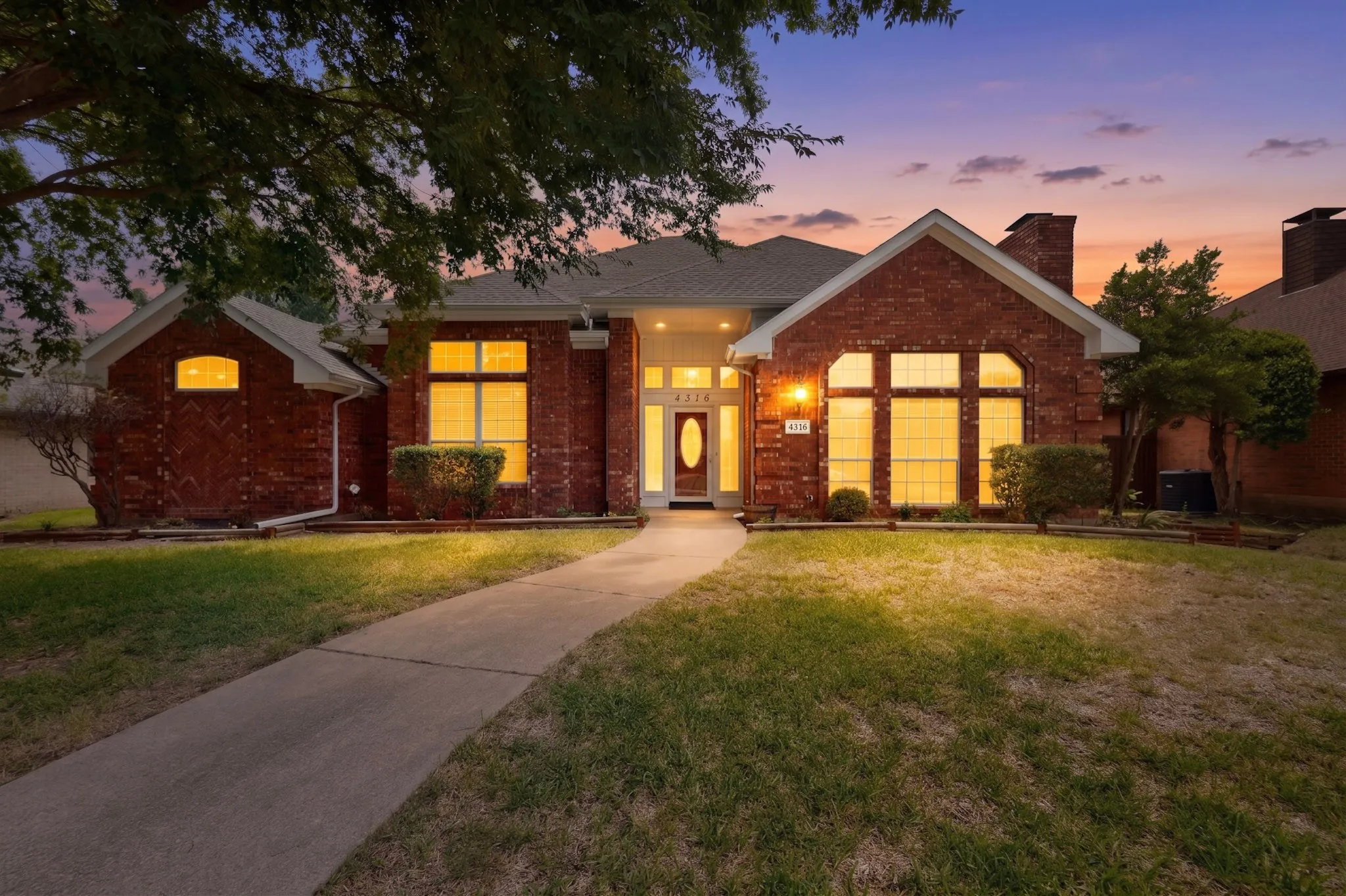 Single Family Residence For Sale in Collin County , 4316 Lottie Lane, Plano, Texas 75074, 4 Bedroom, 3 Bathroom, 2 Garage spaces, 2,172 Sqft, built in 1986, mls#21273125, Real Estate Agent in Plano, Homes For Sale in Collin county, Homes For Sale in Plano, Realtor in Plano Texas, Real Estate Brokerage Independent Realty Texas, Luminita Cordes Realtor