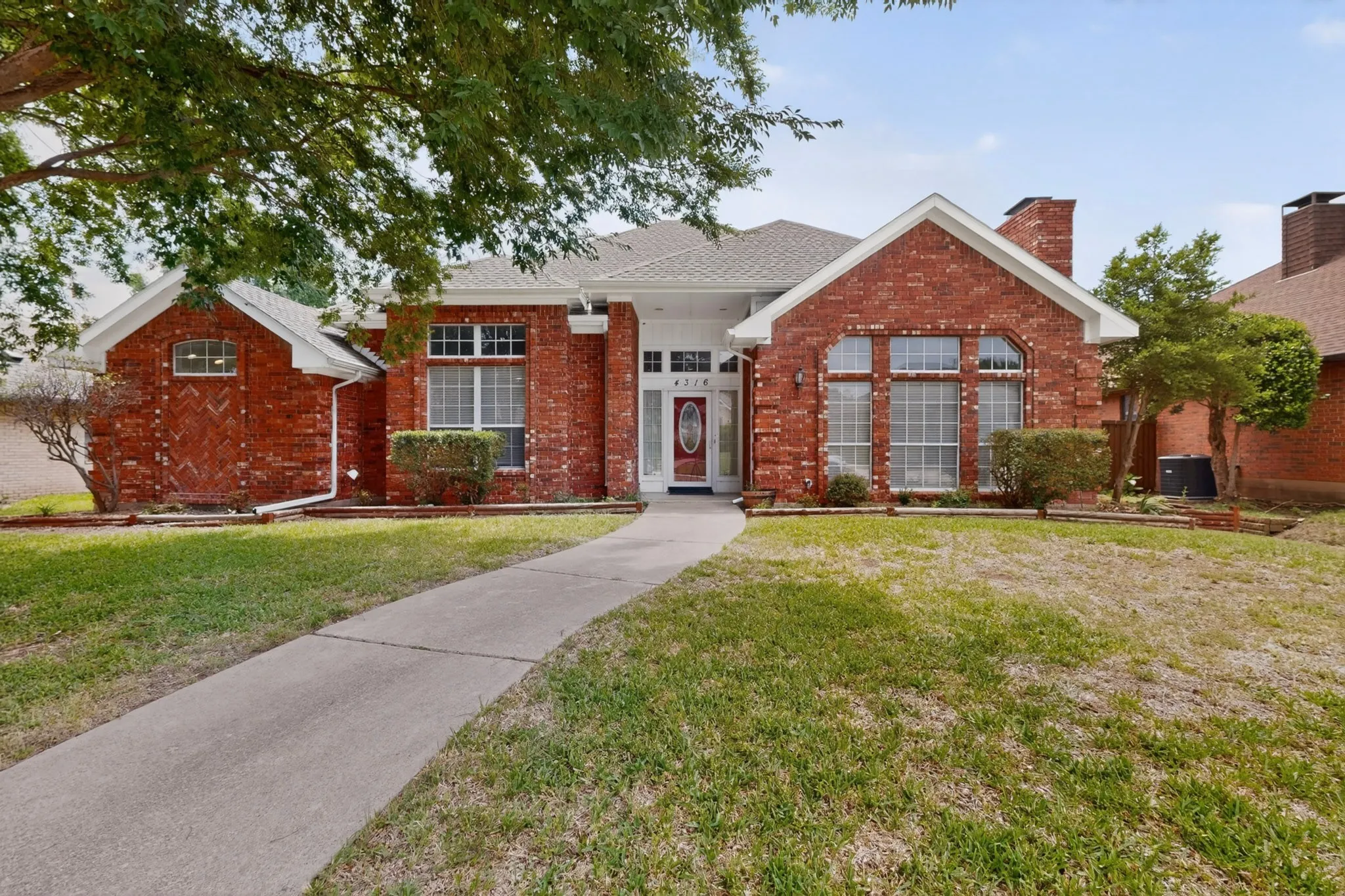 Single Family Residence For Sale in Collin County , 4316 Lottie Lane, Plano, Texas 75074, 4 Bedroom, 3 Bathroom, 2 Garage spaces, 2,172 Sqft, built in 1986, mls#21273125, Real Estate Agent in Plano, Homes For Sale in Collin county, Homes For Sale in Plano, Realtor in Plano Texas, Real Estate Brokerage Independent Realty Texas, Luminita Cordes Realtor