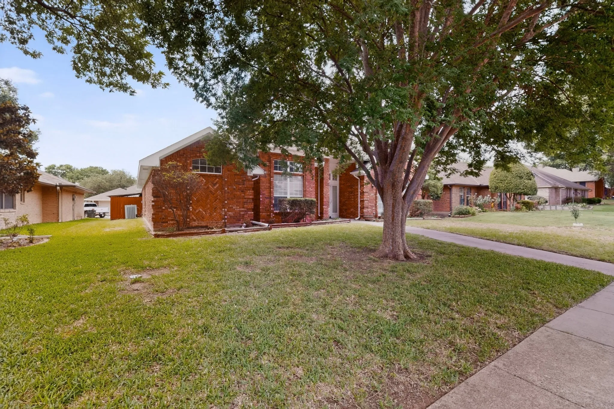 Single Family Residence For Sale in Collin County , 4316 Lottie Lane, Plano, Texas 75074, 4 Bedroom, 3 Bathroom, 2 Garage spaces, 2,172 Sqft, built in 1986, mls#21273125, Real Estate Agent in Plano, Homes For Sale in Collin county, Homes For Sale in Plano, Realtor in Plano Texas, Real Estate Brokerage Independent Realty Texas, Luminita Cordes Realtor