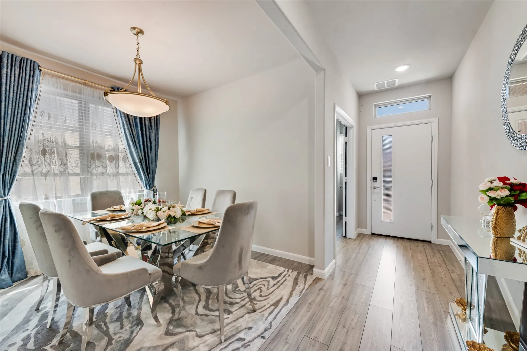 Dining space with visible vents, baseboards, light wood-type flooring, and recessed lighting