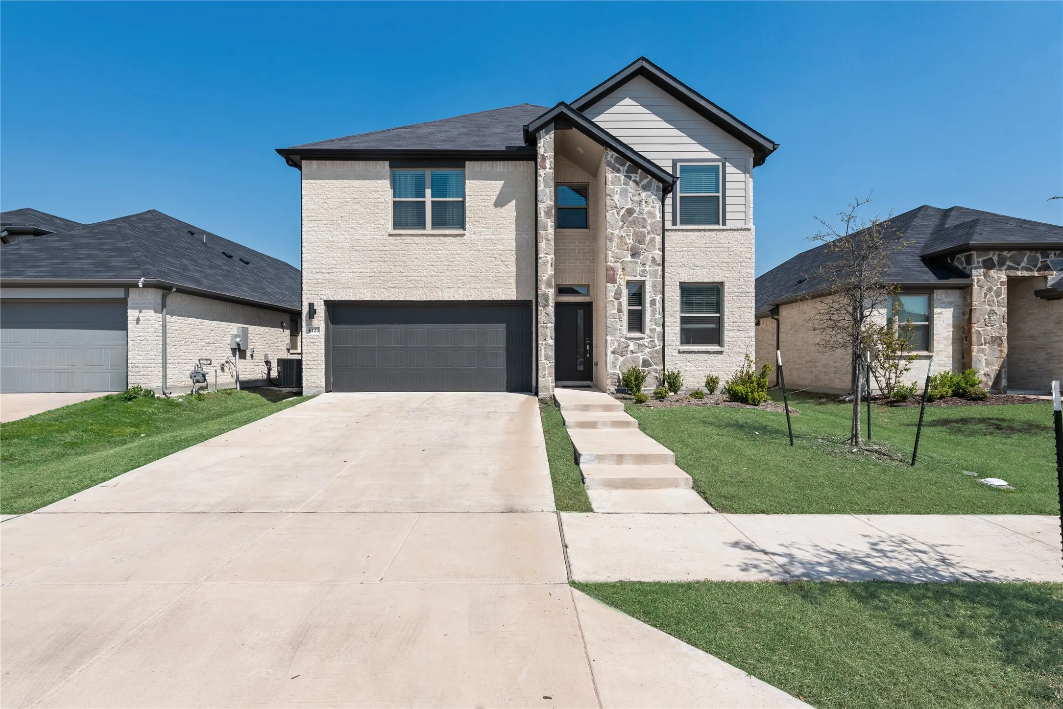 Single Family Residence For Sale in Rockwall County , 6123 Tawakoni Lane, Royse City, Texas 75189, 5 Bedrooms, 4 Bathrooms, 2 Garage spaces, 2,931 Sqft, built in 2022, Price $389,000, mls#21273146, Real Estate Agent in Royse City, Homes For Sale in Rockwall county, Homes For Sale in Royse City, Realtor in Royse City Texas, Real Estate Brokerage Independent Realty Texas, Luminita Cordes Realtor