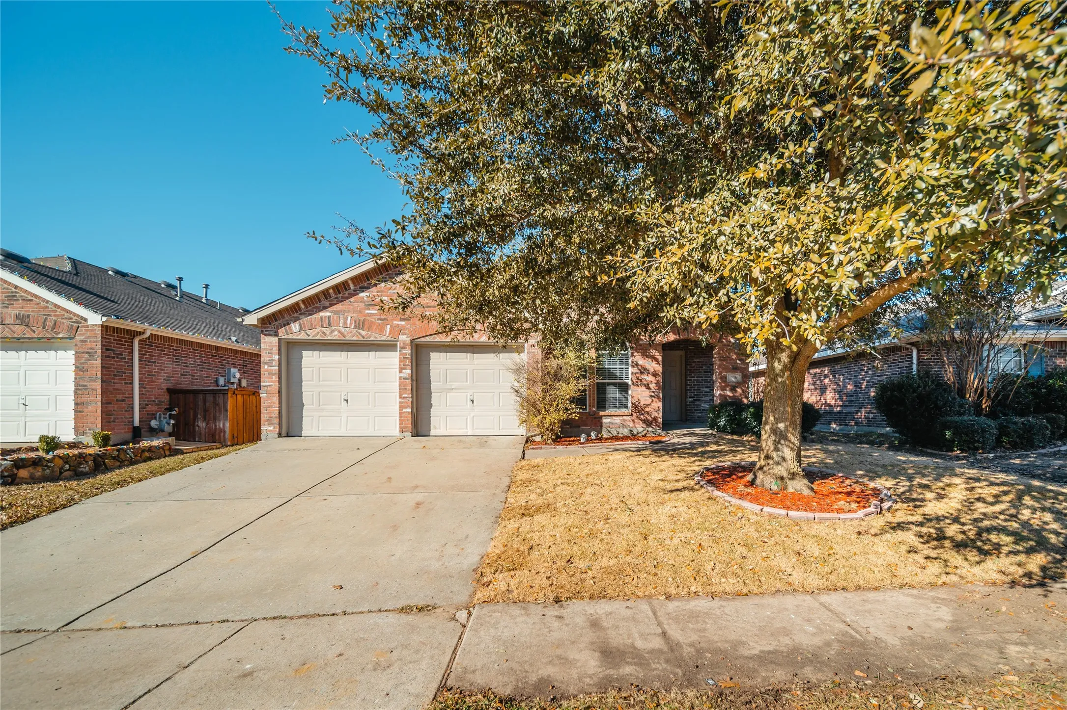 Single Family Residence For Sale in Collin County , 116 Birdbrook Drive, Anna, Texas 75409, 3 Bedrooms, 2 Bathrooms, 2 Garage spaces, 1,684 Sqft, built in 2006, Price $298,000, mls#21273158, Real Estate Agent in Anna, Homes For Sale in Collin county, Homes For Sale in Anna, Realtor in Anna Texas, Real Estate Brokerage Independent Realty Texas, Luminita Cordes Realtor