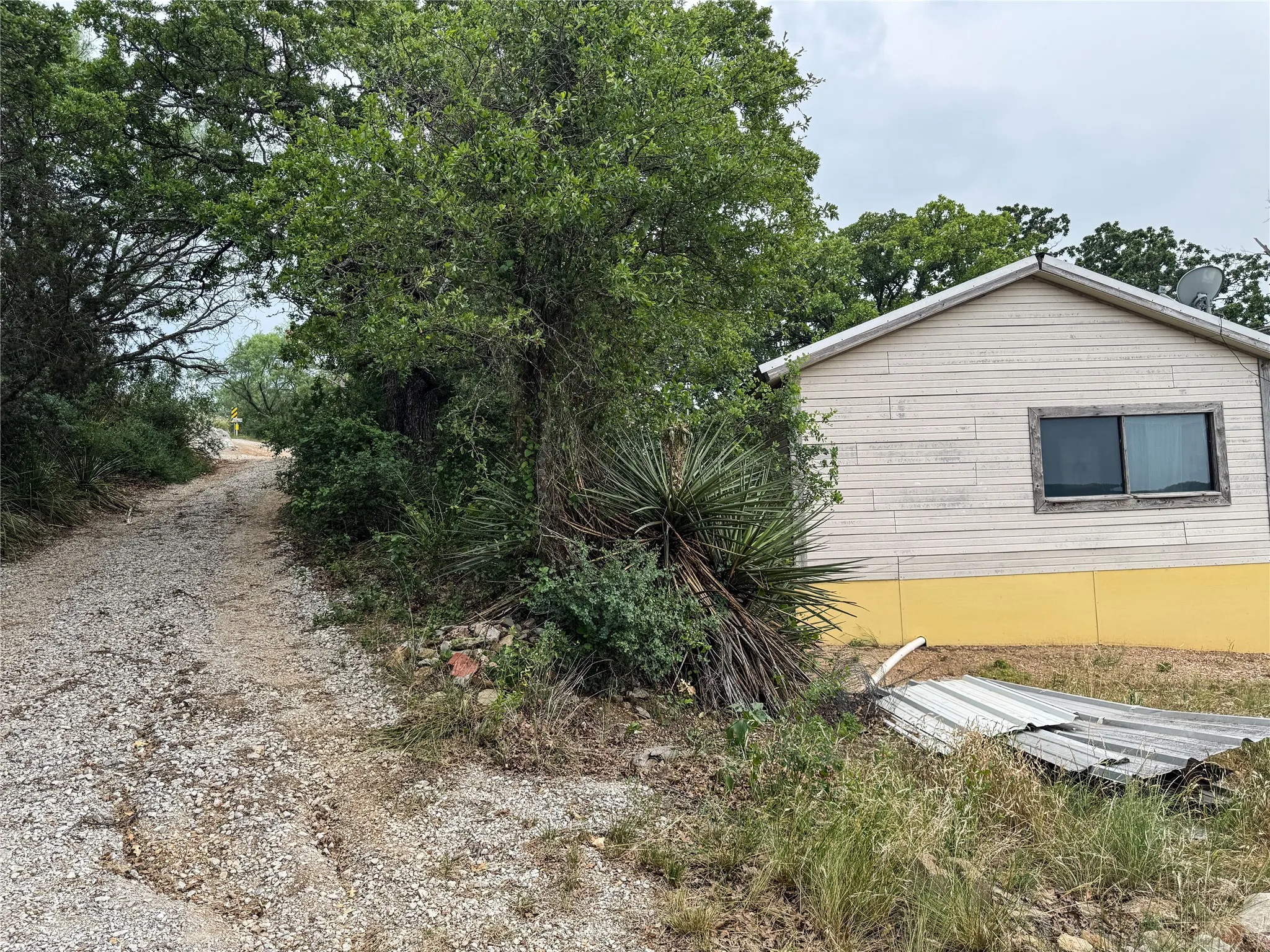 Single Family Residence For Sale in Eastland County , 1100 FM 2807, Cisco, Texas 76437, 1 Bedroom, 2 Bathroom, Garage spaces, 1,144 Sqft, built in 1980, mls#21273160, Real Estate Agent in Cisco, Homes For Sale in Eastland county, Homes For Sale in Cisco, Realtor in Cisco Texas, Real Estate Brokerage Independent Realty Texas, Luminita Cordes Realtor