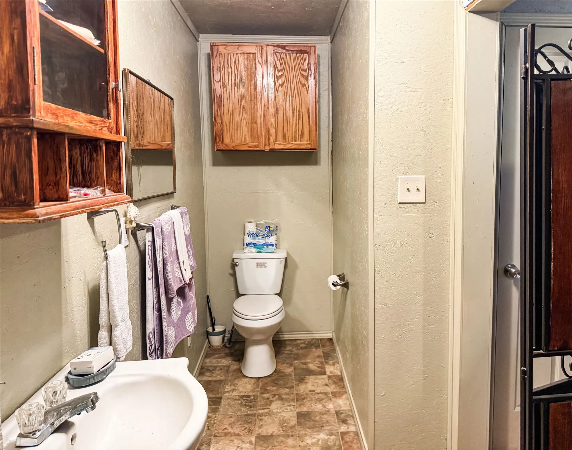 Single Family Residence For Sale in Eastland County , 1100 FM 2807, Cisco, Texas 76437, 1 Bedroom, 2 Bathroom, Garage spaces, 1,144 Sqft, built in 1980, mls#21273160, Real Estate Agent in Cisco, Homes For Sale in Eastland county, Homes For Sale in Cisco, Realtor in Cisco Texas, Real Estate Brokerage Independent Realty Texas, Luminita Cordes Realtor