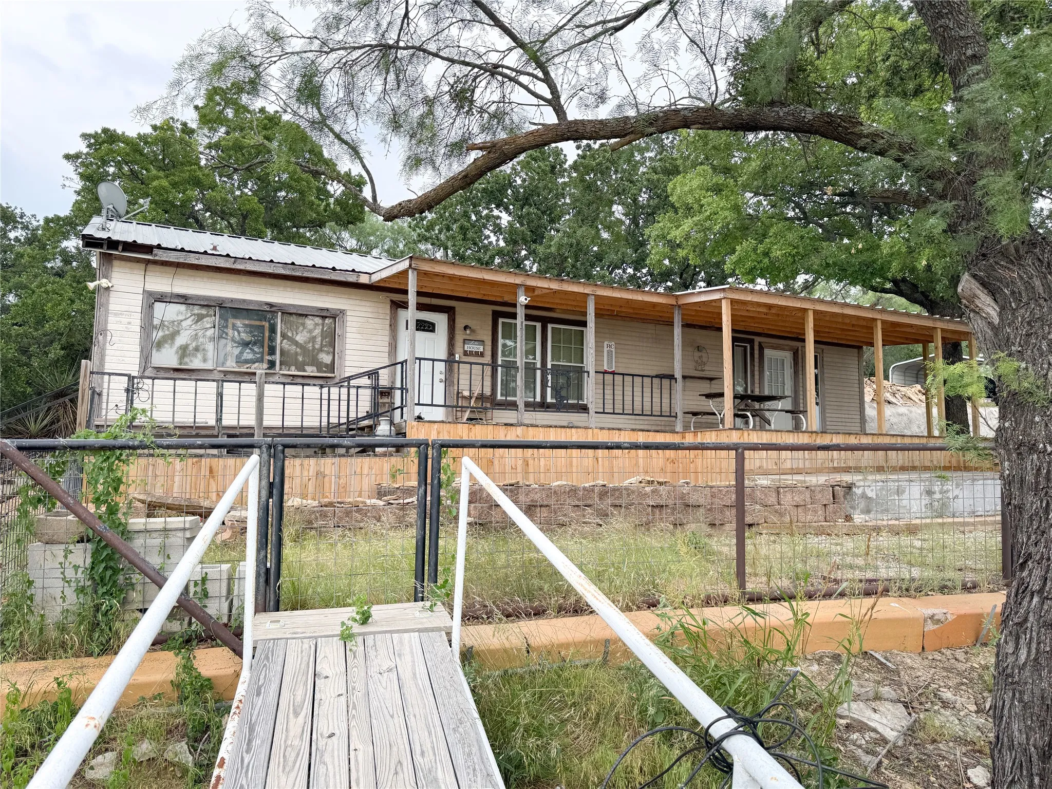 Single Family Residence For Sale in Eastland County , 1100 FM 2807, Cisco, Texas 76437, 1 Bedroom, 2 Bathroom, Garage spaces, 1,144 Sqft, built in 1980, mls#21273160, Real Estate Agent in Cisco, Homes For Sale in Eastland county, Homes For Sale in Cisco, Realtor in Cisco Texas, Real Estate Brokerage Independent Realty Texas, Luminita Cordes Realtor
