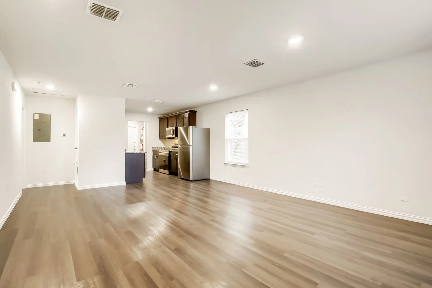 Single Family Residence For Sale in Mc Lennan County , 1900 N 17th Street, Waco, Texas 76707, 3 Bedroom, 2 Bathroom, Garage spaces, 1,090 Sqft, built in 2021, mls#21271548, Real Estate Agent in Waco, Homes For Sale in Mc Lennan county, Homes For Sale in Waco, Realtor in Waco Texas, Real Estate Brokerage Independent Realty Texas, Luminita Cordes Realtor