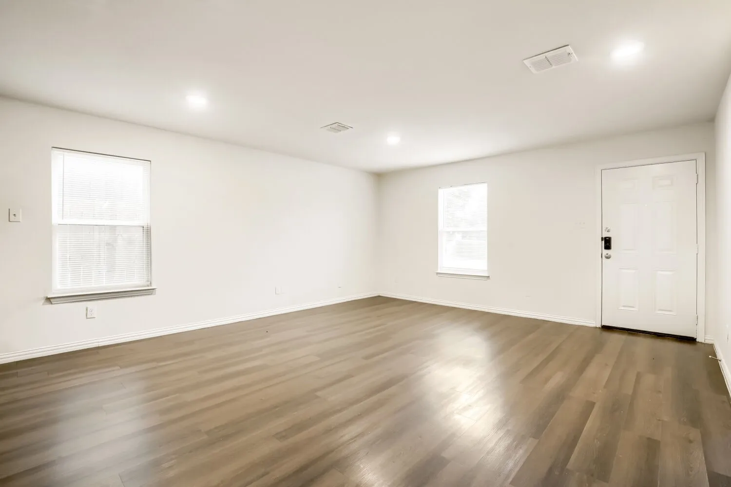 Single Family Residence For Sale in Mc Lennan County , 1900 N 17th Street, Waco, Texas 76707, 3 Bedroom, 2 Bathroom, Garage spaces, 1,090 Sqft, built in 2021, mls#21271548, Real Estate Agent in Waco, Homes For Sale in Mc Lennan county, Homes For Sale in Waco, Realtor in Waco Texas, Real Estate Brokerage Independent Realty Texas, Luminita Cordes Realtor