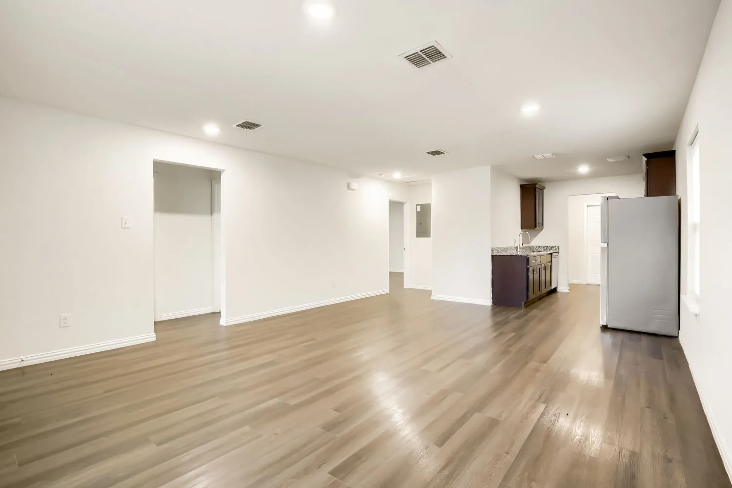 Single Family Residence For Sale in Mc Lennan County , 1900 N 17th Street, Waco, Texas 76707, 3 Bedroom, 2 Bathroom, Garage spaces, 1,090 Sqft, built in 2021, mls#21271548, Real Estate Agent in Waco, Homes For Sale in Mc Lennan county, Homes For Sale in Waco, Realtor in Waco Texas, Real Estate Brokerage Independent Realty Texas, Luminita Cordes Realtor