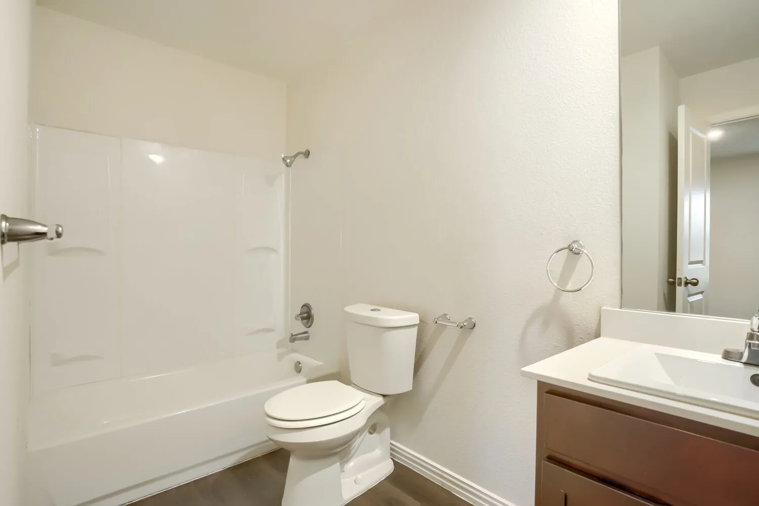 Single Family Residence For Sale in Mc Lennan County , 1900 N 17th Street, Waco, Texas 76707, 3 Bedroom, 2 Bathroom, Garage spaces, 1,090 Sqft, built in 2021, mls#21271548, Real Estate Agent in Waco, Homes For Sale in Mc Lennan county, Homes For Sale in Waco, Realtor in Waco Texas, Real Estate Brokerage Independent Realty Texas, Luminita Cordes Realtor