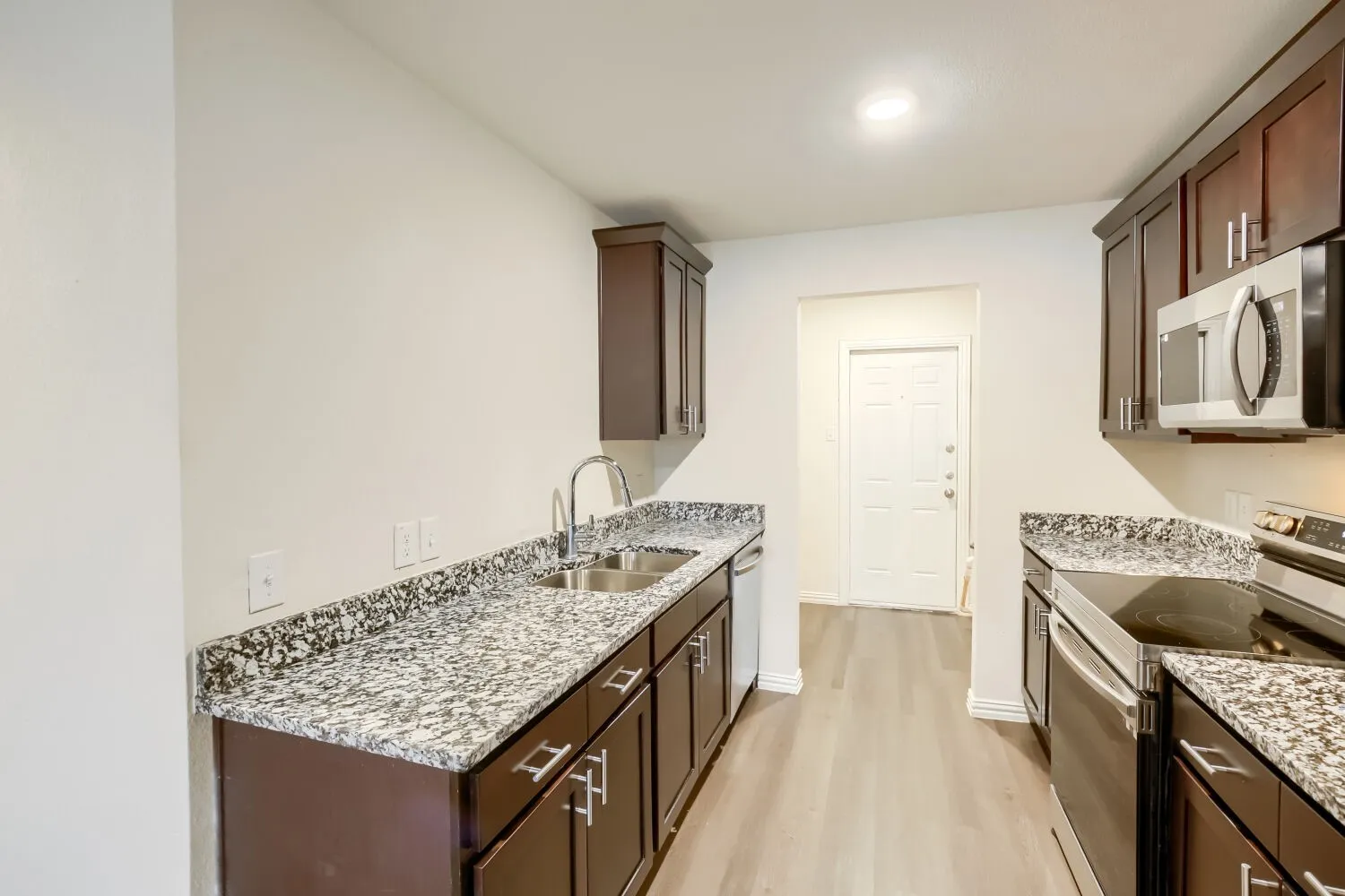 Single Family Residence For Sale in Mc Lennan County , 1900 N 17th Street, Waco, Texas 76707, 3 Bedroom, 2 Bathroom, Garage spaces, 1,090 Sqft, built in 2021, mls#21271548, Real Estate Agent in Waco, Homes For Sale in Mc Lennan county, Homes For Sale in Waco, Realtor in Waco Texas, Real Estate Brokerage Independent Realty Texas, Luminita Cordes Realtor