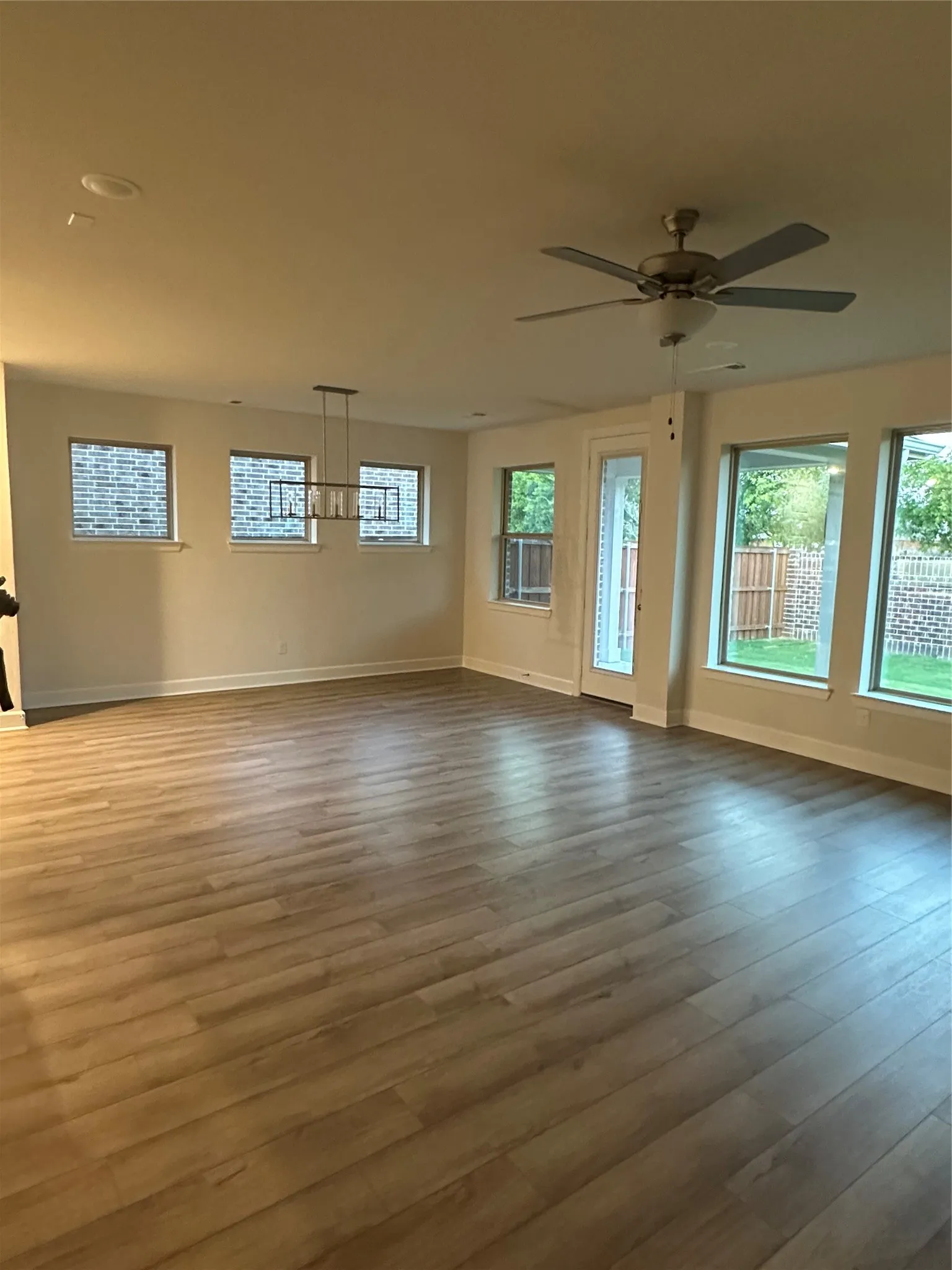 Single Family Residence For Rent in Denton County , 205 Texas Red Lane, Little Elm, Texas 75068, 5 Bedroom, 4 Bathroom, 2 Garage spaces, 3,229 Sqft, built in 2023, mls#21273181, Real Estate Agent in Little Elm, Homes For Rent in Denton county, Homes For Rent in Little Elm, Realtor in Little Elm Texas, Real Estate Brokerage Independent Realty Texas, Luminita Cordes Realtor