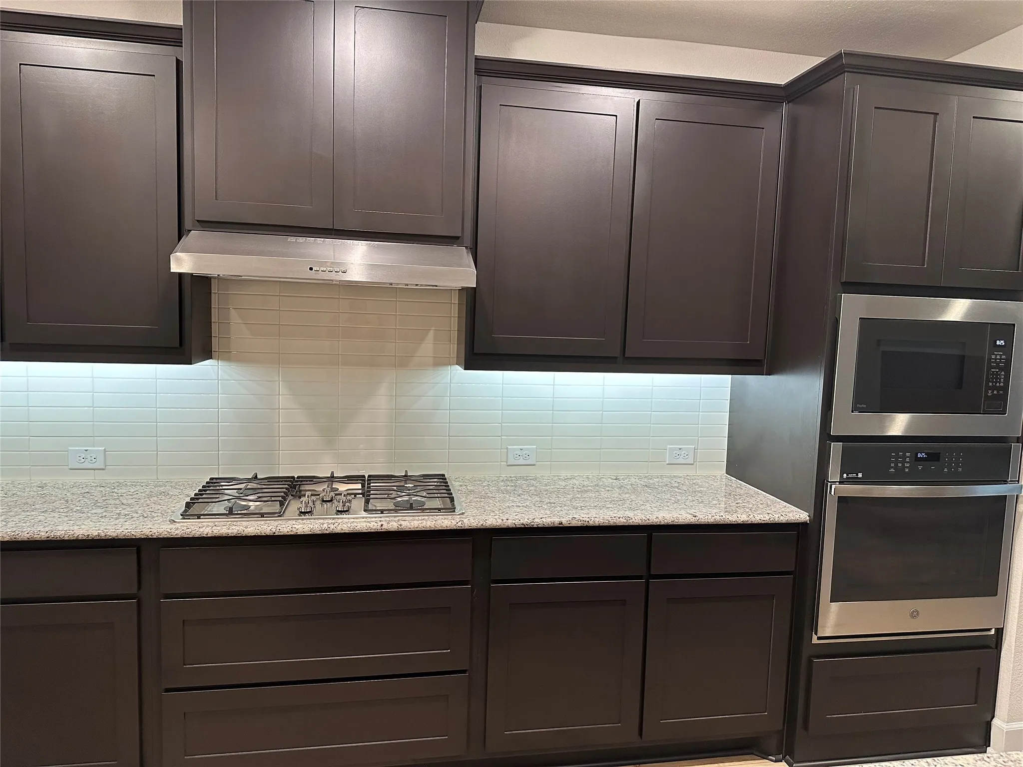 Single Family Residence For Rent in Denton County , 205 Texas Red Lane, Little Elm, Texas 75068, 5 Bedroom, 4 Bathroom, 2 Garage spaces, 3,229 Sqft, built in 2023, mls#21273181, Real Estate Agent in Little Elm, Homes For Rent in Denton county, Homes For Rent in Little Elm, Realtor in Little Elm Texas, Real Estate Brokerage Independent Realty Texas, Luminita Cordes Realtor