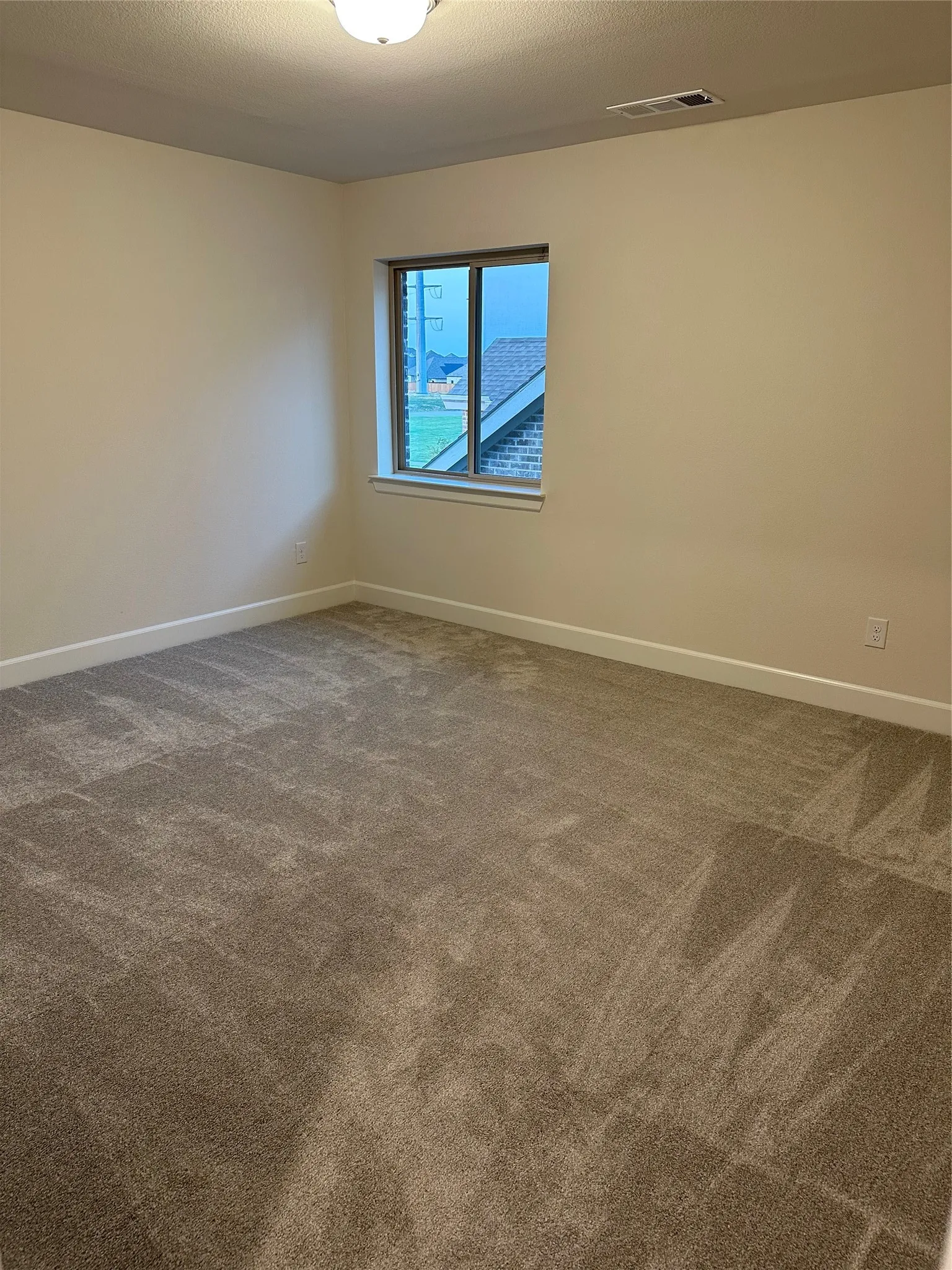 Single Family Residence For Rent in Denton County , 205 Texas Red Lane, Little Elm, Texas 75068, 5 Bedroom, 4 Bathroom, 2 Garage spaces, 3,229 Sqft, built in 2023, mls#21273181, Real Estate Agent in Little Elm, Homes For Rent in Denton county, Homes For Rent in Little Elm, Realtor in Little Elm Texas, Real Estate Brokerage Independent Realty Texas, Luminita Cordes Realtor