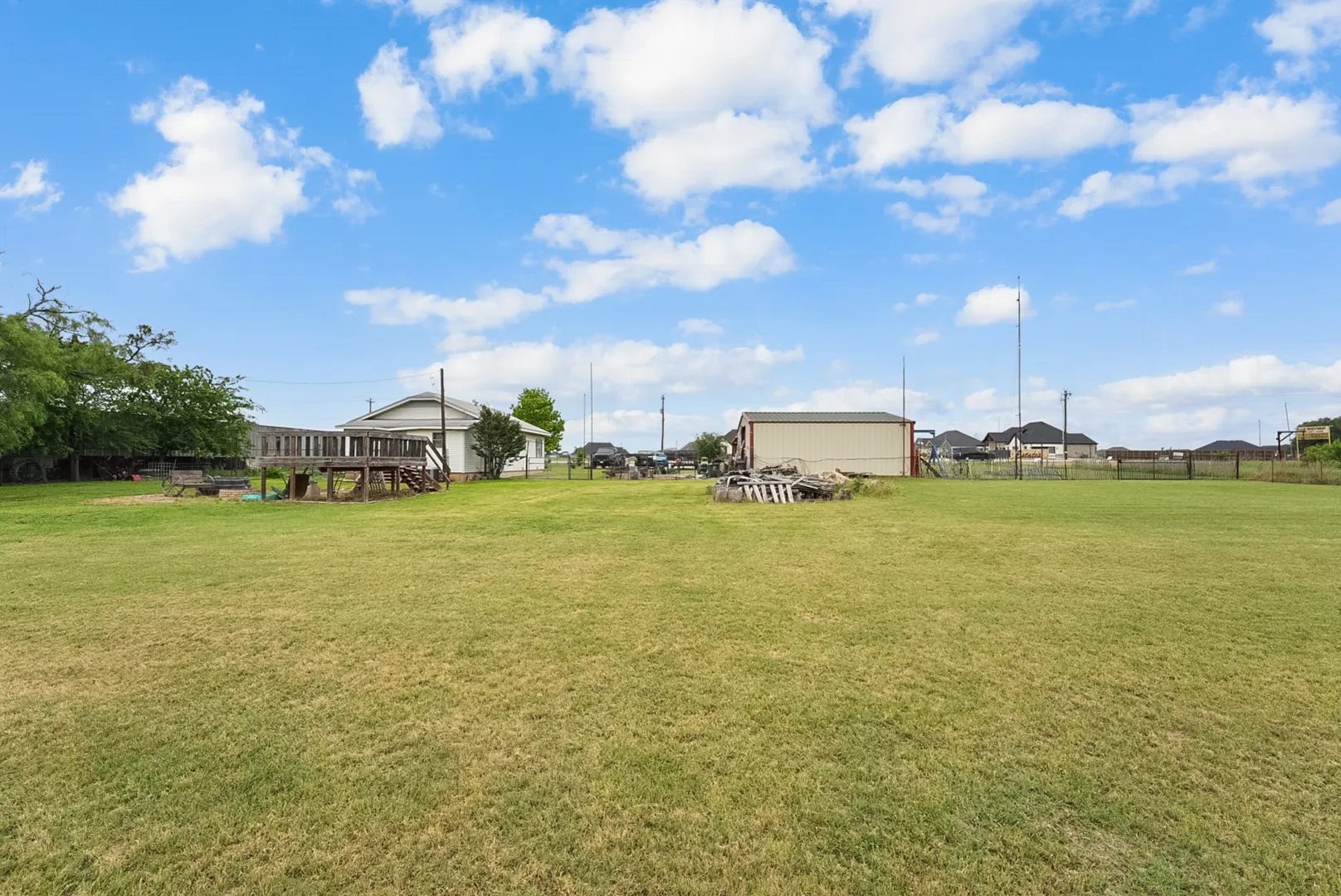 Single Family Residence For Sale in Parker County , 4948 Tin Top Road, Weatherford, Texas 76087, 3 Bedrooms, 1 Bathroom, 2 Garage spaces, 1,350 Sqft, built in 1988, Price $430,000, mls#21273184, Real Estate Agent in Weatherford, Homes For Sale in Parker county, Homes For Sale in Weatherford, Realtor in Weatherford Texas, Real Estate Brokerage Independent Realty Texas, Luminita Cordes Realtor