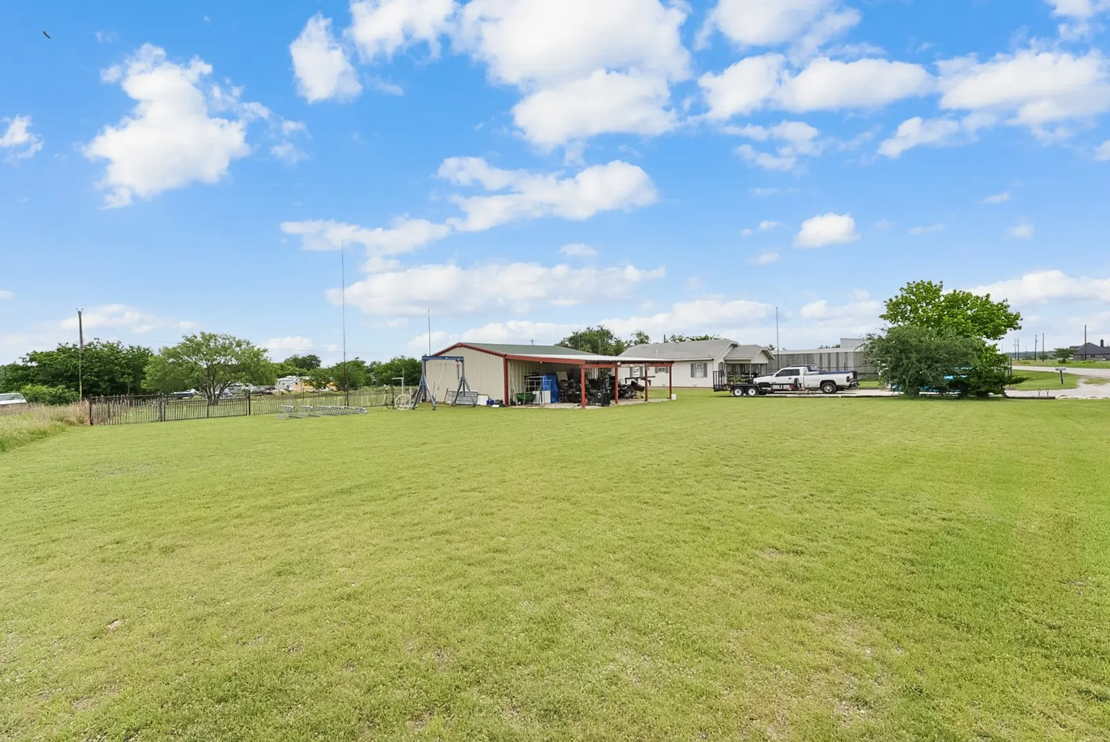 Single Family Residence For Sale in Parker County , 4948 Tin Top Road, Weatherford, Texas 76087, 3 Bedrooms, 1 Bathroom, 2 Garage spaces, 1,350 Sqft, built in 1988, Price $430,000, mls#21273184, Real Estate Agent in Weatherford, Homes For Sale in Parker county, Homes For Sale in Weatherford, Realtor in Weatherford Texas, Real Estate Brokerage Independent Realty Texas, Luminita Cordes Realtor