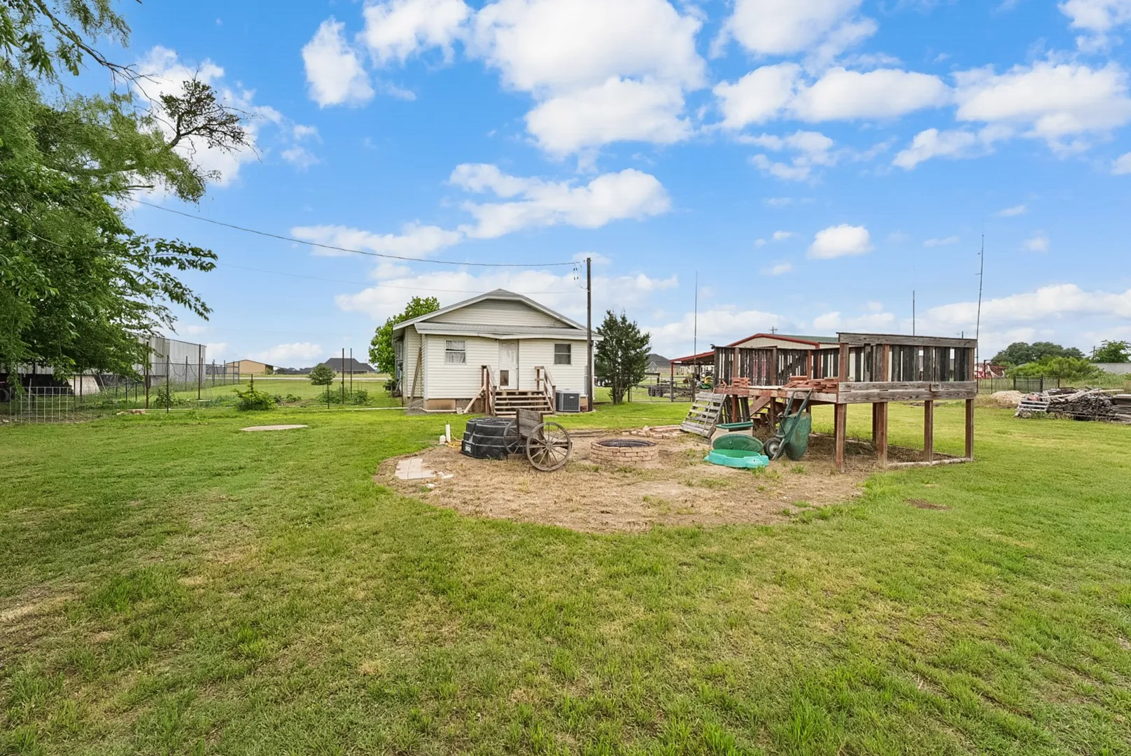 Single Family Residence For Sale in Parker County , 4948 Tin Top Road, Weatherford, Texas 76087, 3 Bedrooms, 1 Bathroom, 2 Garage spaces, 1,350 Sqft, built in 1988, Price $430,000, mls#21273184, Real Estate Agent in Weatherford, Homes For Sale in Parker county, Homes For Sale in Weatherford, Realtor in Weatherford Texas, Real Estate Brokerage Independent Realty Texas, Luminita Cordes Realtor