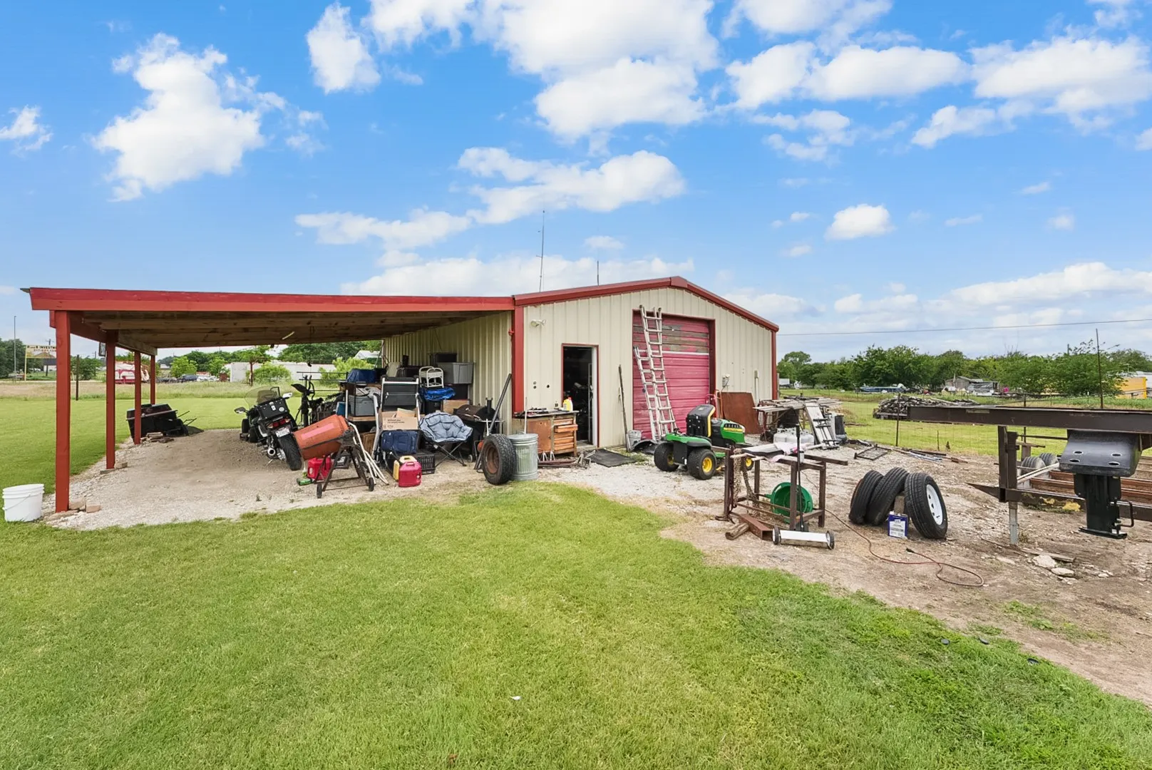 Single Family Residence For Sale in Parker County , 4948 Tin Top Road, Weatherford, Texas 76087, 3 Bedrooms, 1 Bathroom, 2 Garage spaces, 1,350 Sqft, built in 1988, Price $430,000, mls#21273184, Real Estate Agent in Weatherford, Homes For Sale in Parker county, Homes For Sale in Weatherford, Realtor in Weatherford Texas, Real Estate Brokerage Independent Realty Texas, Luminita Cordes Realtor