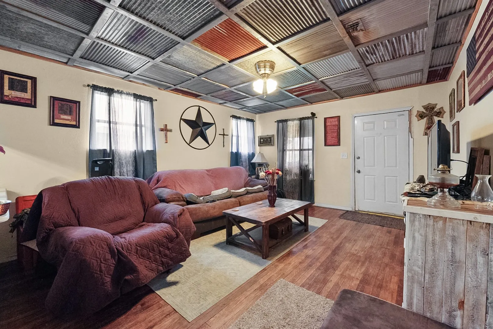 Single Family Residence For Sale in Parker County , 4948 Tin Top Road, Weatherford, Texas 76087, 3 Bedrooms, 1 Bathroom, 2 Garage spaces, 1,350 Sqft, built in 1988, Price $430,000, mls#21273184, Real Estate Agent in Weatherford, Homes For Sale in Parker county, Homes For Sale in Weatherford, Realtor in Weatherford Texas, Real Estate Brokerage Independent Realty Texas, Luminita Cordes Realtor