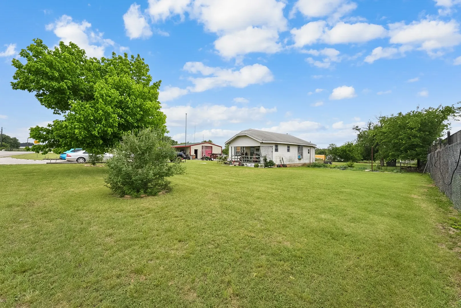Single Family Residence For Sale in Parker County , 4948 Tin Top Road, Weatherford, Texas 76087, 3 Bedrooms, 1 Bathroom, 2 Garage spaces, 1,350 Sqft, built in 1988, Price $430,000, mls#21273184, Real Estate Agent in Weatherford, Homes For Sale in Parker county, Homes For Sale in Weatherford, Realtor in Weatherford Texas, Real Estate Brokerage Independent Realty Texas, Luminita Cordes Realtor