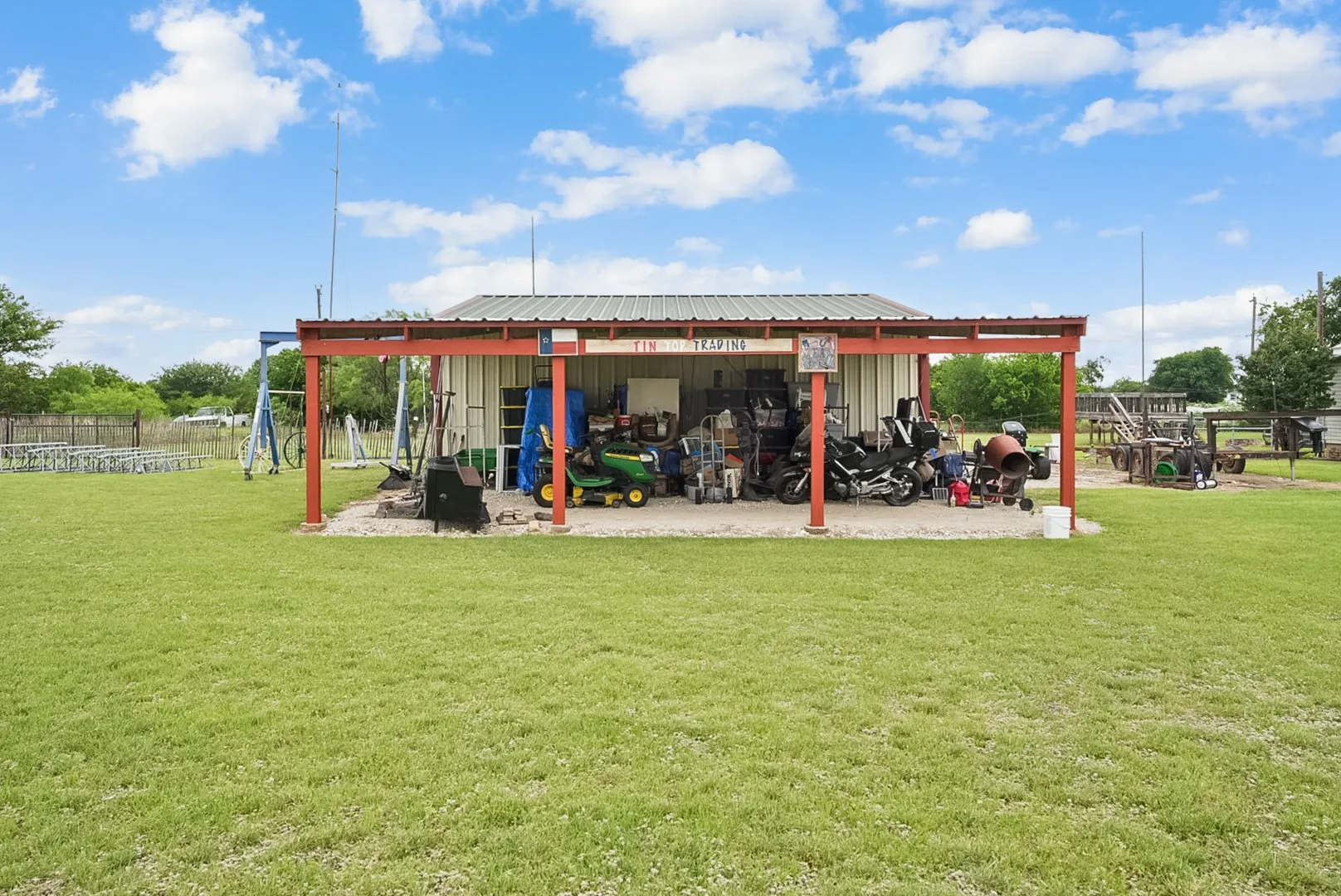 Single Family Residence For Sale in Parker County , 4948 Tin Top Road, Weatherford, Texas 76087, 3 Bedrooms, 1 Bathroom, 2 Garage spaces, 1,350 Sqft, built in 1988, Price $430,000, mls#21273184, Real Estate Agent in Weatherford, Homes For Sale in Parker county, Homes For Sale in Weatherford, Realtor in Weatherford Texas, Real Estate Brokerage Independent Realty Texas, Luminita Cordes Realtor