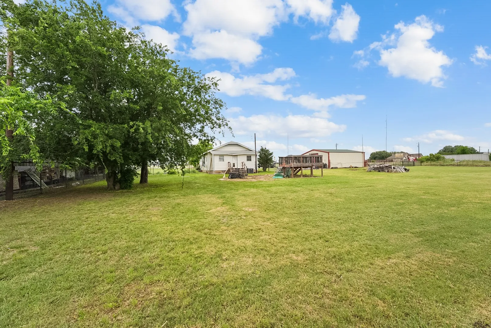 Single Family Residence For Sale in Parker County , 4948 Tin Top Road, Weatherford, Texas 76087, 3 Bedrooms, 1 Bathroom, 2 Garage spaces, 1,350 Sqft, built in 1988, Price $430,000, mls#21273184, Real Estate Agent in Weatherford, Homes For Sale in Parker county, Homes For Sale in Weatherford, Realtor in Weatherford Texas, Real Estate Brokerage Independent Realty Texas, Luminita Cordes Realtor
