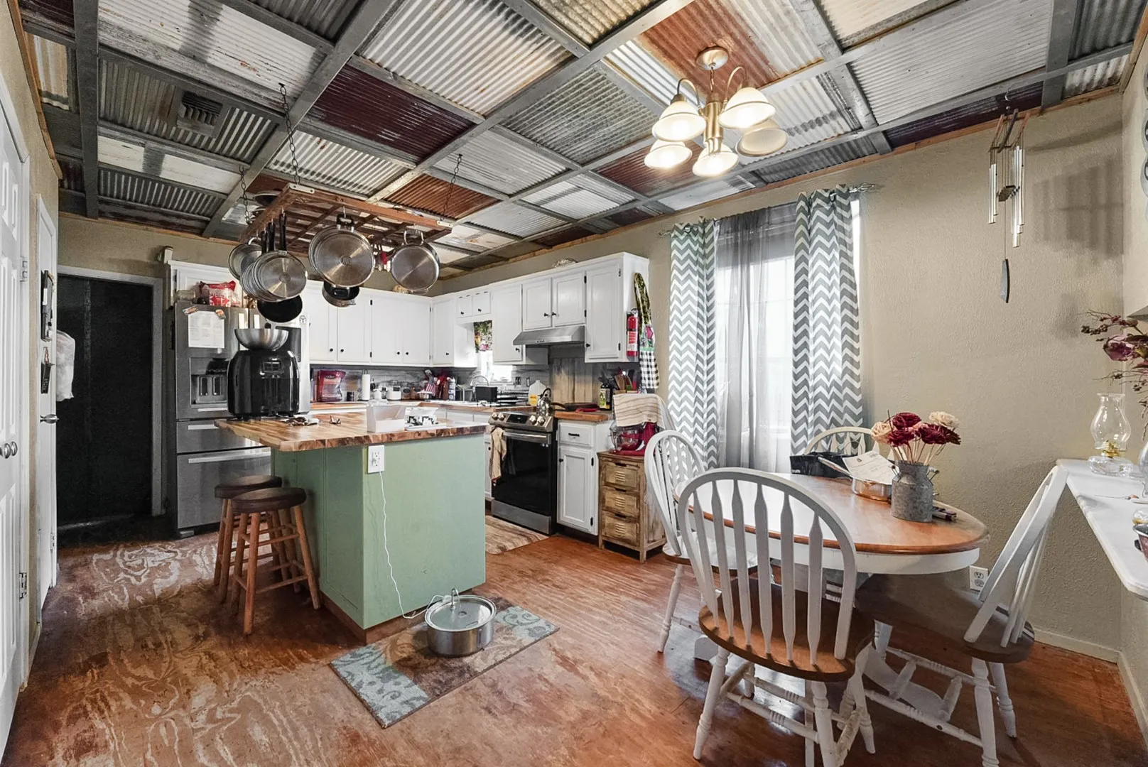 Single Family Residence For Sale in Parker County , 4948 Tin Top Road, Weatherford, Texas 76087, 3 Bedrooms, 1 Bathroom, 2 Garage spaces, 1,350 Sqft, built in 1988, Price $430,000, mls#21273184, Real Estate Agent in Weatherford, Homes For Sale in Parker county, Homes For Sale in Weatherford, Realtor in Weatherford Texas, Real Estate Brokerage Independent Realty Texas, Luminita Cordes Realtor