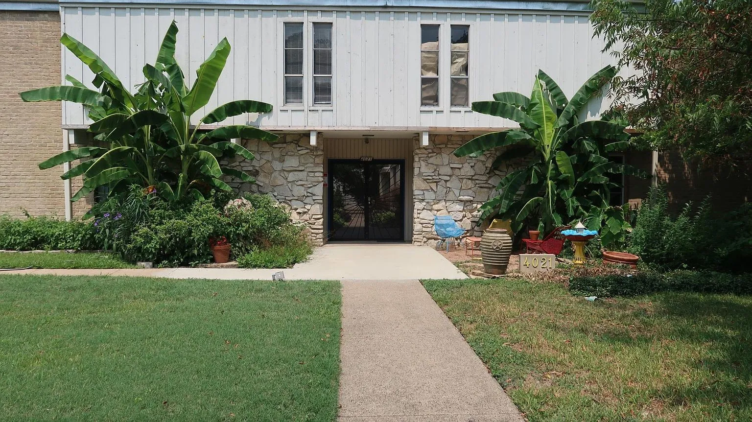 Apartment For Sale in Dallas County , 4021 Cole Avenue 204, Dallas, Texas 75204, 2 Bedroom, 2 Bathroom, Garage spaces, 1,030 Sqft, built in 1963, mls#21273183, Real Estate Agent in Dallas, Homes For Sale in Dallas county, Homes For Sale in Dallas, Realtor in Dallas Texas, Real Estate Brokerage Independent Realty Texas, Luminita Cordes Realtor
