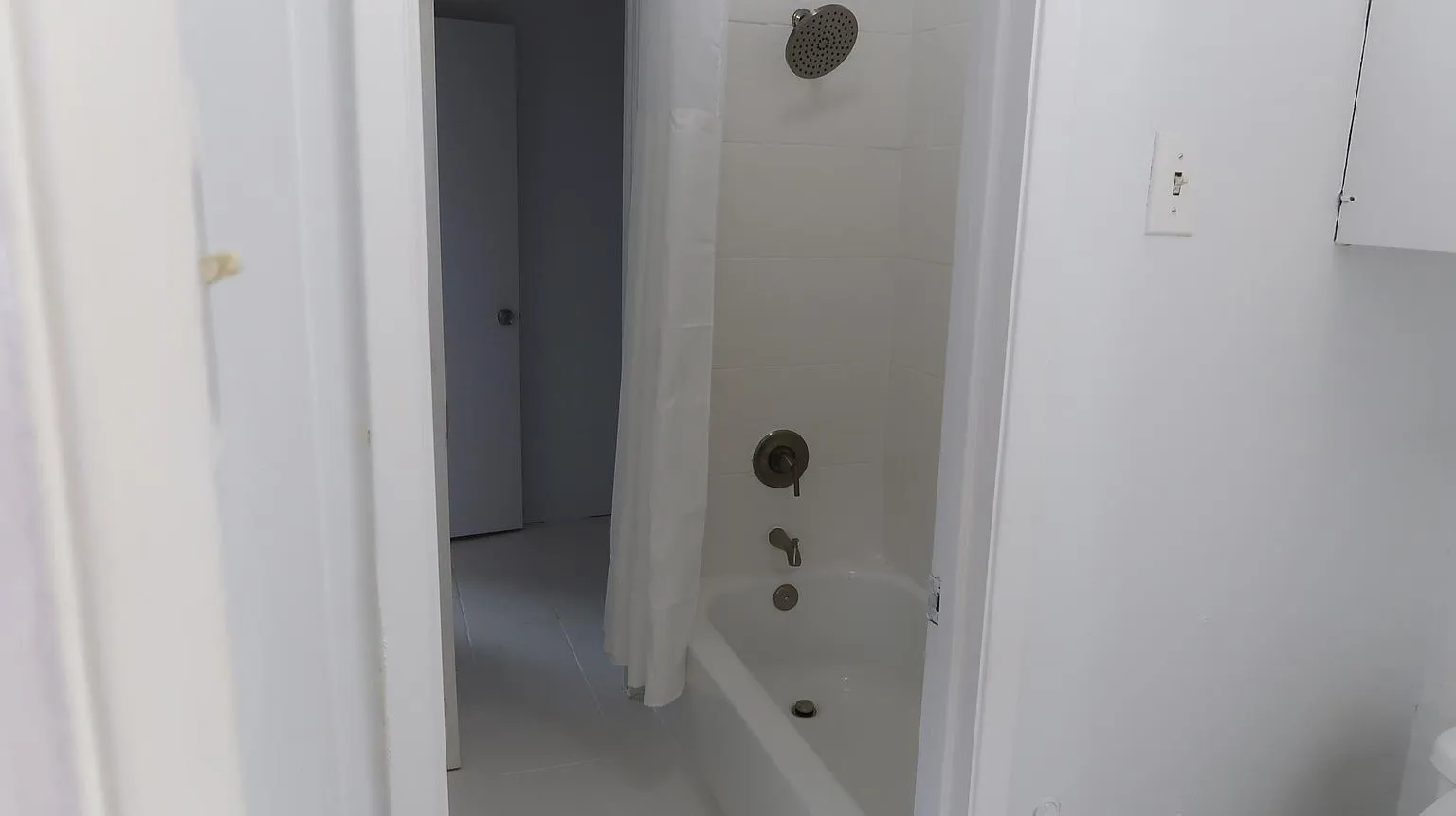 Jack and Jill Full Bathroom upstairs