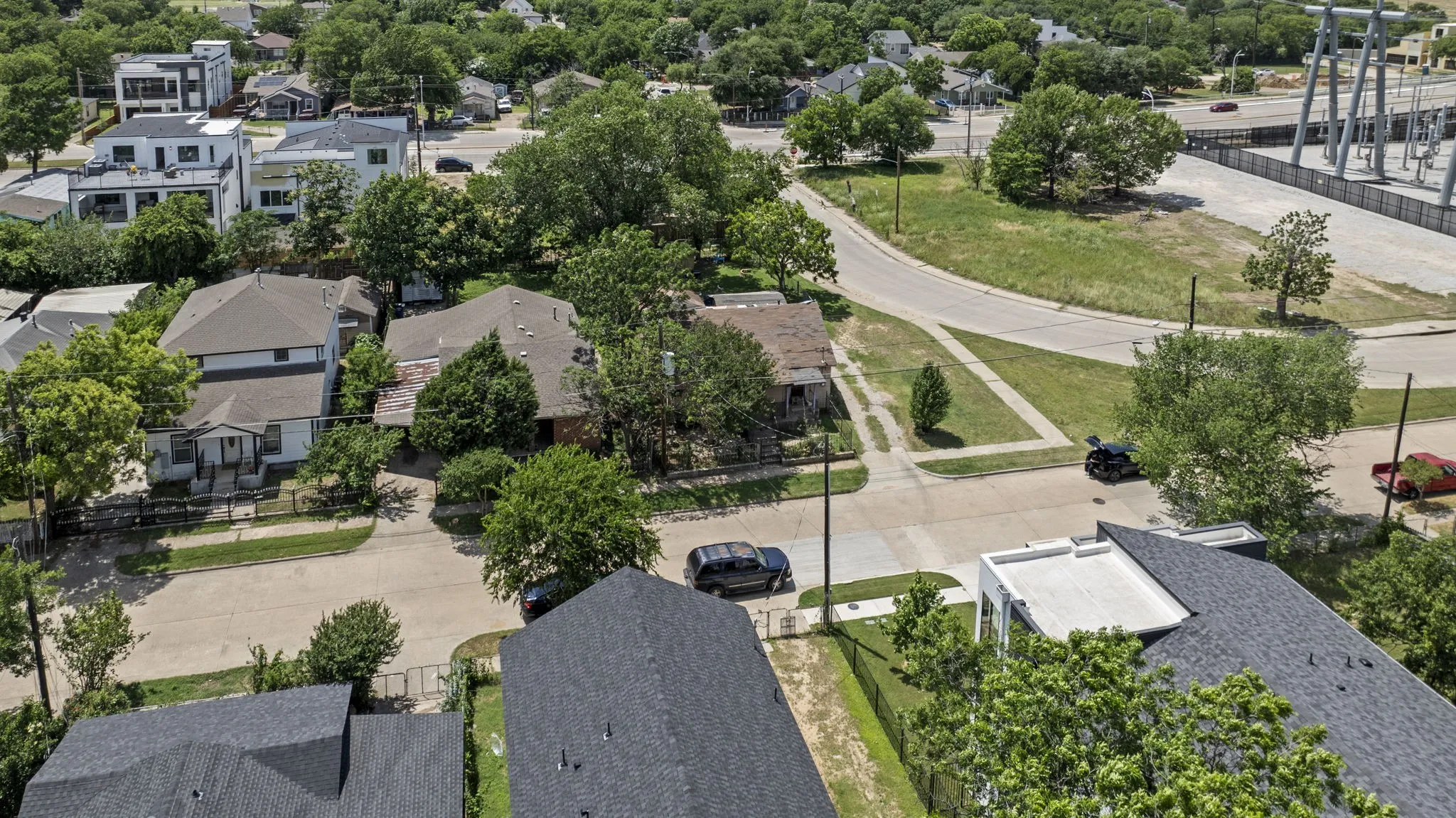 Single Family Residence For Sale in Dallas County , 3347 Topeka Avenue, Dallas, Texas 75212, 3 Bedroom, 2 Bathroom, 1 Garage spaces, 1,527 Sqft, built in 1950, mls#21273083, Real Estate Agent in Dallas, Homes For Sale in Dallas county, Homes For Sale in Dallas, Realtor in Dallas Texas, Real Estate Brokerage Independent Realty Texas, Luminita Cordes Realtor