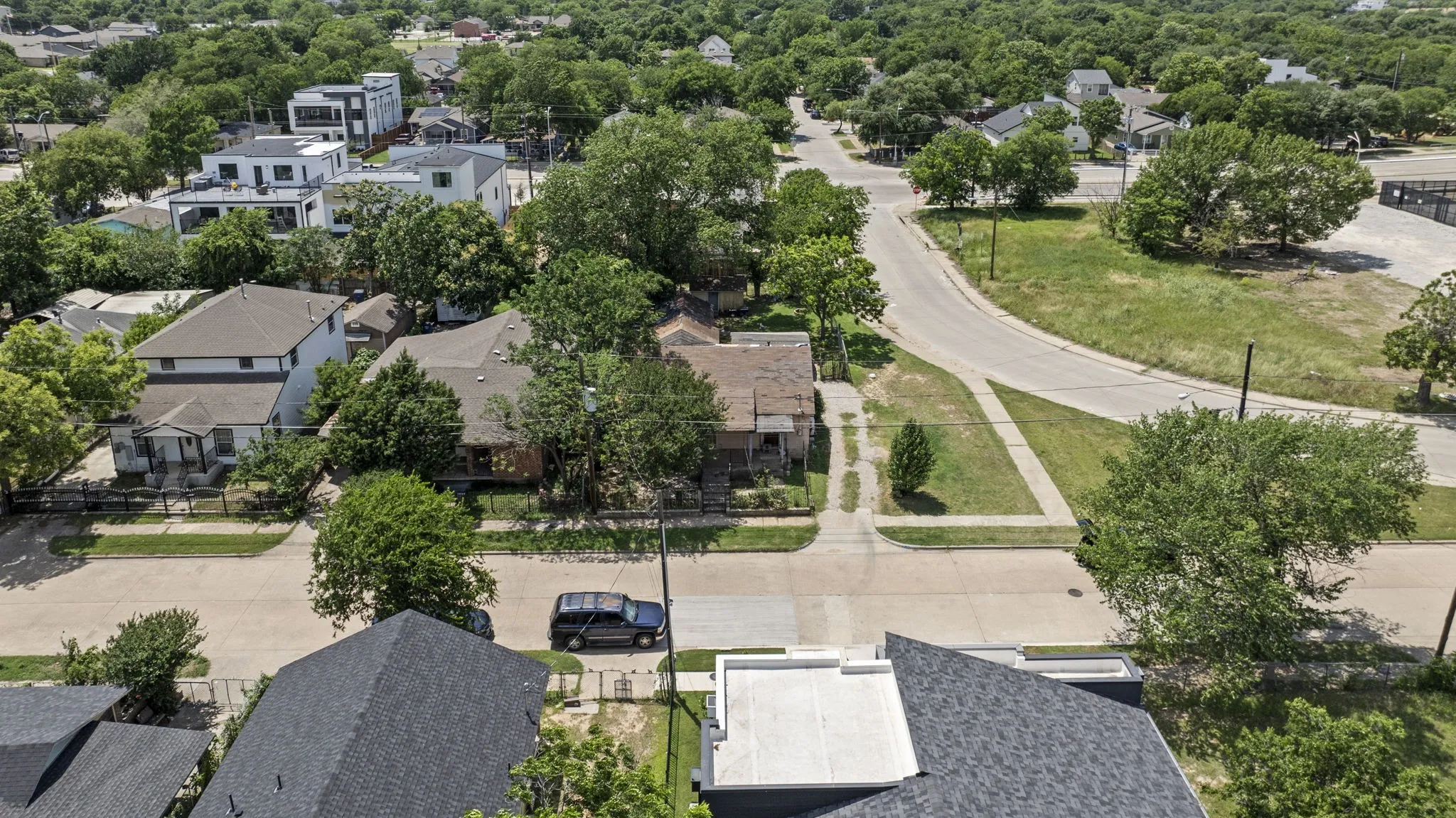 Single Family Residence For Sale in Dallas County , 3347 Topeka Avenue, Dallas, Texas 75212, 3 Bedroom, 2 Bathroom, 1 Garage spaces, 1,527 Sqft, built in 1950, mls#21273083, Real Estate Agent in Dallas, Homes For Sale in Dallas county, Homes For Sale in Dallas, Realtor in Dallas Texas, Real Estate Brokerage Independent Realty Texas, Luminita Cordes Realtor