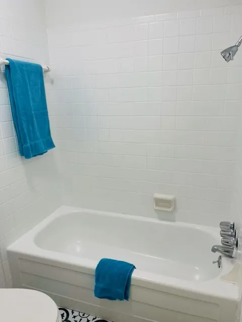 Condominium For Sale in Dallas County , 5212 Fleetwood Oaks Avenue 201 Bldg G, Dallas, Texas 75235, 1 Bedroom, 1 Bathroom, Garage spaces, 710 Sqft, built in 1963, mls#21271700, Real Estate Agent in Dallas, Homes For Sale in Dallas county, Homes For Sale in Dallas, Realtor in Dallas Texas, Real Estate Brokerage Independent Realty Texas, Luminita Cordes Realtor