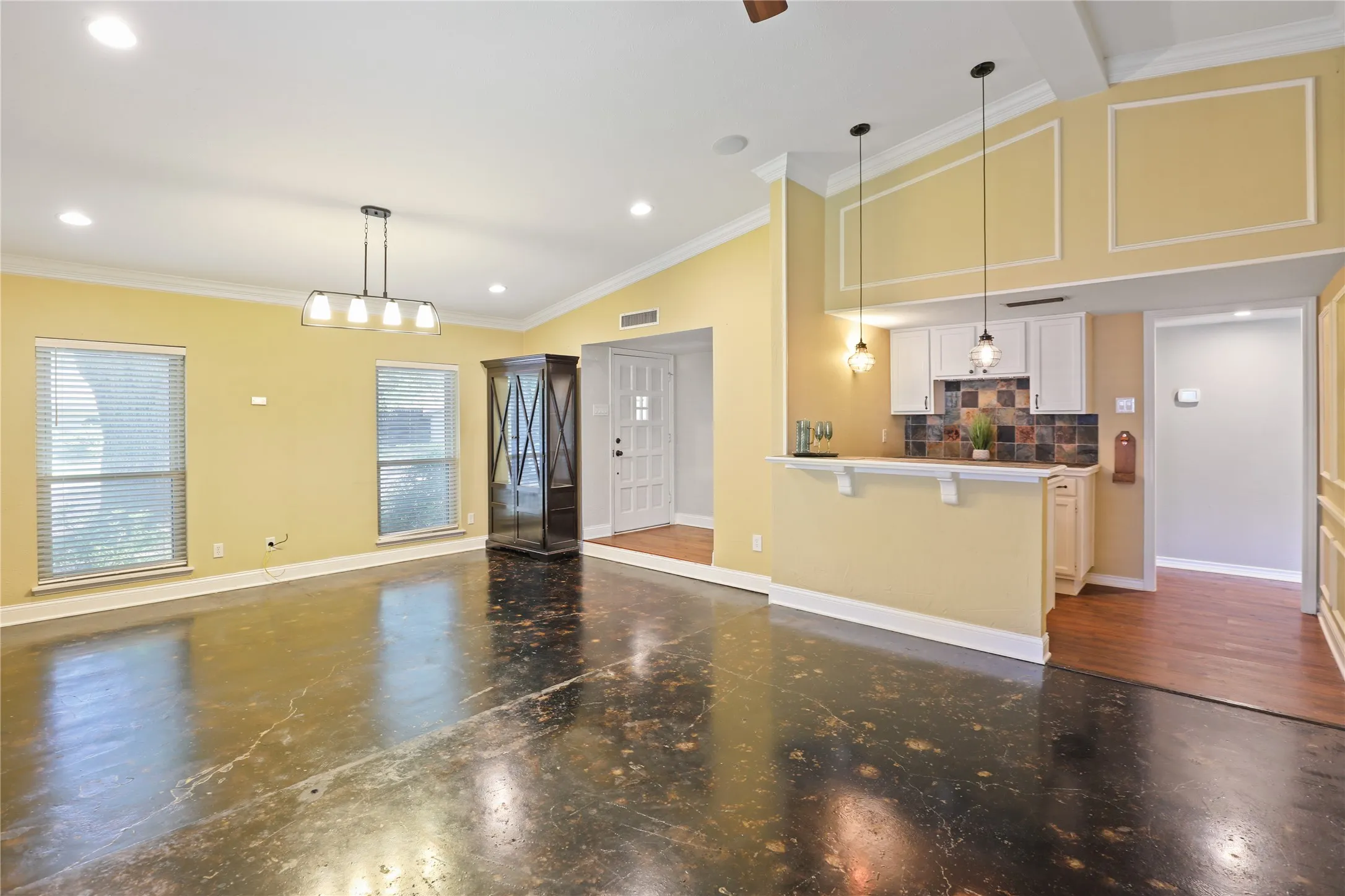 Single Family Residence For Sale in Collin County , 1113 Mossvine Drive, Plano, Texas 75023, 4 Bedroom, 2 Bathroom, 2 Garage spaces, 2,262 Sqft, built in 1974, mls#21271769, Real Estate Agent in Plano, Homes For Sale in Collin county, Homes For Sale in Plano, Realtor in Plano Texas, Real Estate Brokerage Independent Realty Texas, Luminita Cordes Realtor