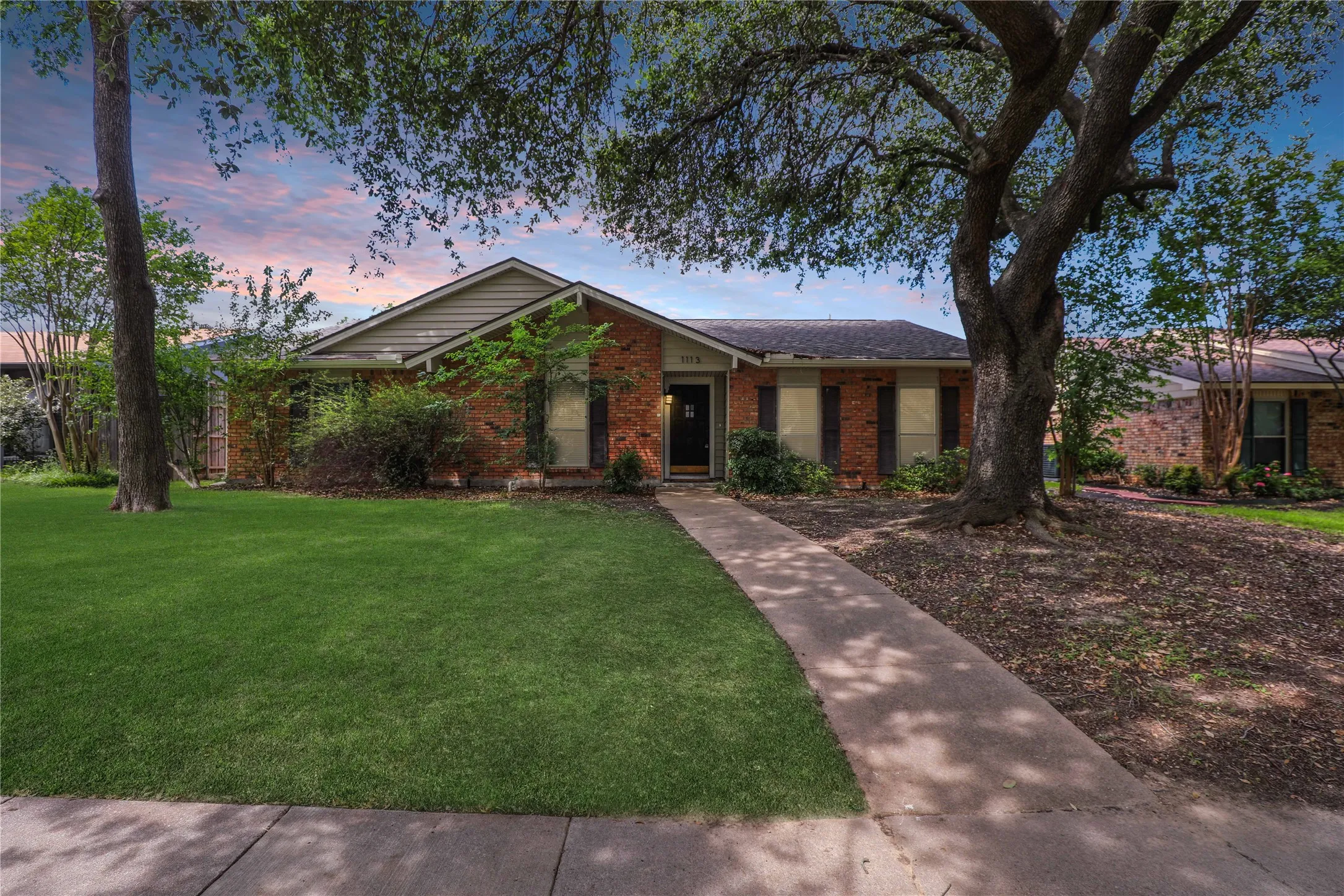 Single Family Residence For Sale in Collin County , 1113 Mossvine Drive, Plano, Texas 75023, 4 Bedroom, 2 Bathroom, 2 Garage spaces, 2,262 Sqft, built in 1974, mls#21271769, Real Estate Agent in Plano, Homes For Sale in Collin county, Homes For Sale in Plano, Realtor in Plano Texas, Real Estate Brokerage Independent Realty Texas, Luminita Cordes Realtor