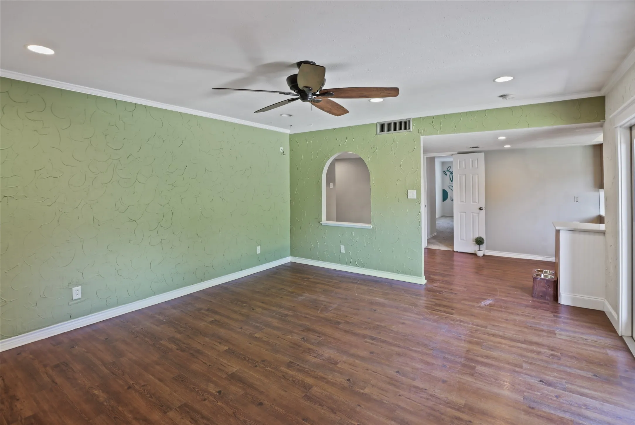 Single Family Residence For Sale in Collin County , 1113 Mossvine Drive, Plano, Texas 75023, 4 Bedroom, 2 Bathroom, 2 Garage spaces, 2,262 Sqft, built in 1974, mls#21271769, Real Estate Agent in Plano, Homes For Sale in Collin county, Homes For Sale in Plano, Realtor in Plano Texas, Real Estate Brokerage Independent Realty Texas, Luminita Cordes Realtor