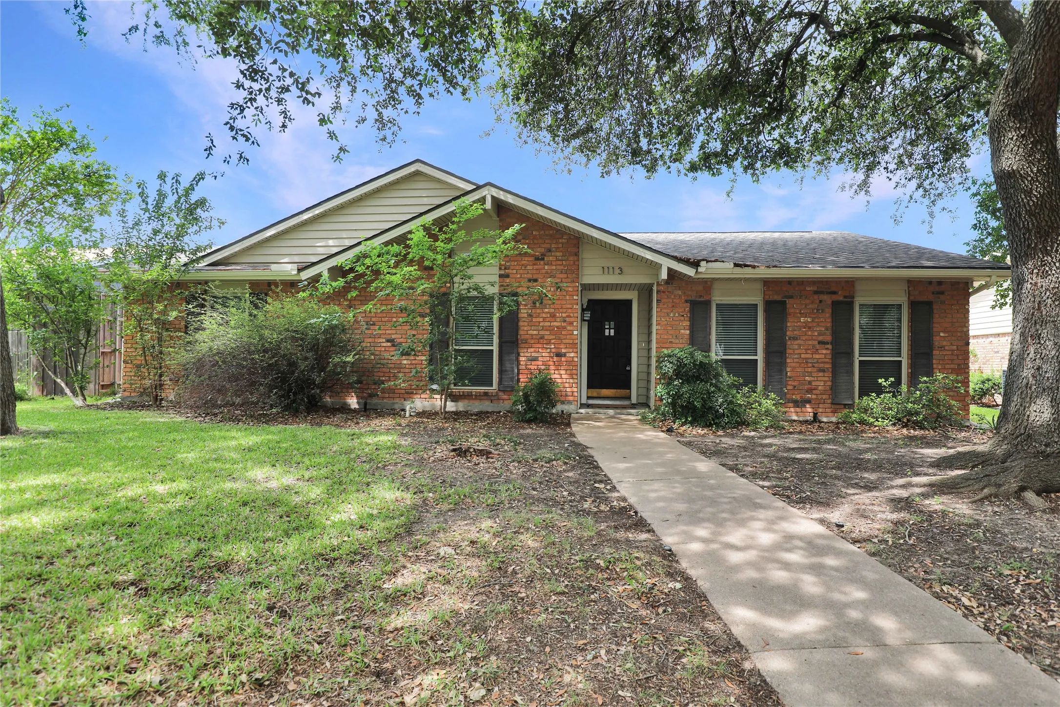 Single Family Residence For Sale in Collin County , 1113 Mossvine Drive, Plano, Texas 75023, 4 Bedroom, 2 Bathroom, 2 Garage spaces, 2,262 Sqft, built in 1974, mls#21271769, Real Estate Agent in Plano, Homes For Sale in Collin county, Homes For Sale in Plano, Realtor in Plano Texas, Real Estate Brokerage Independent Realty Texas, Luminita Cordes Realtor