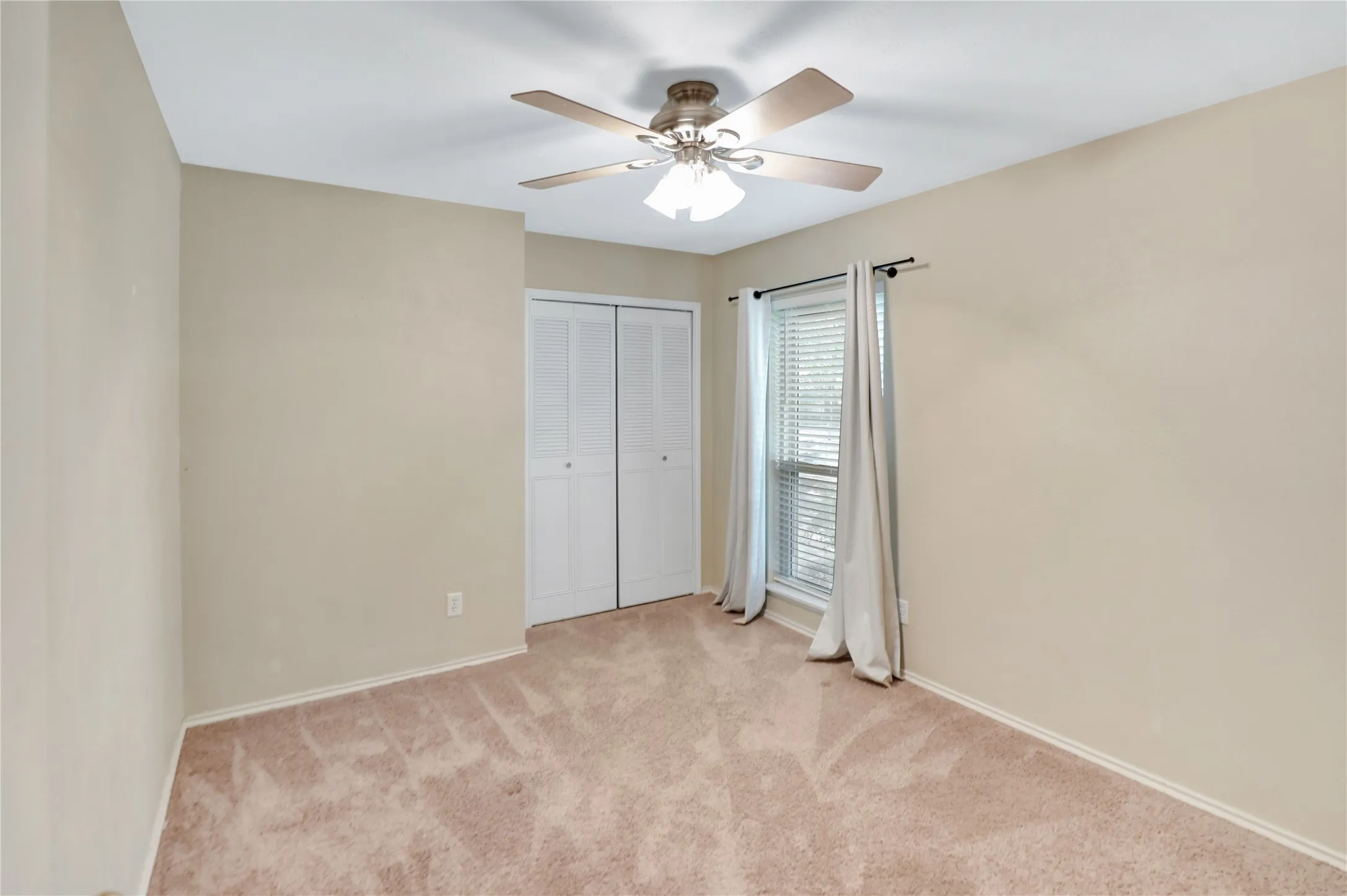 Single Family Residence For Sale in Collin County , 1113 Mossvine Drive, Plano, Texas 75023, 4 Bedroom, 2 Bathroom, 2 Garage spaces, 2,262 Sqft, built in 1974, mls#21271769, Real Estate Agent in Plano, Homes For Sale in Collin county, Homes For Sale in Plano, Realtor in Plano Texas, Real Estate Brokerage Independent Realty Texas, Luminita Cordes Realtor