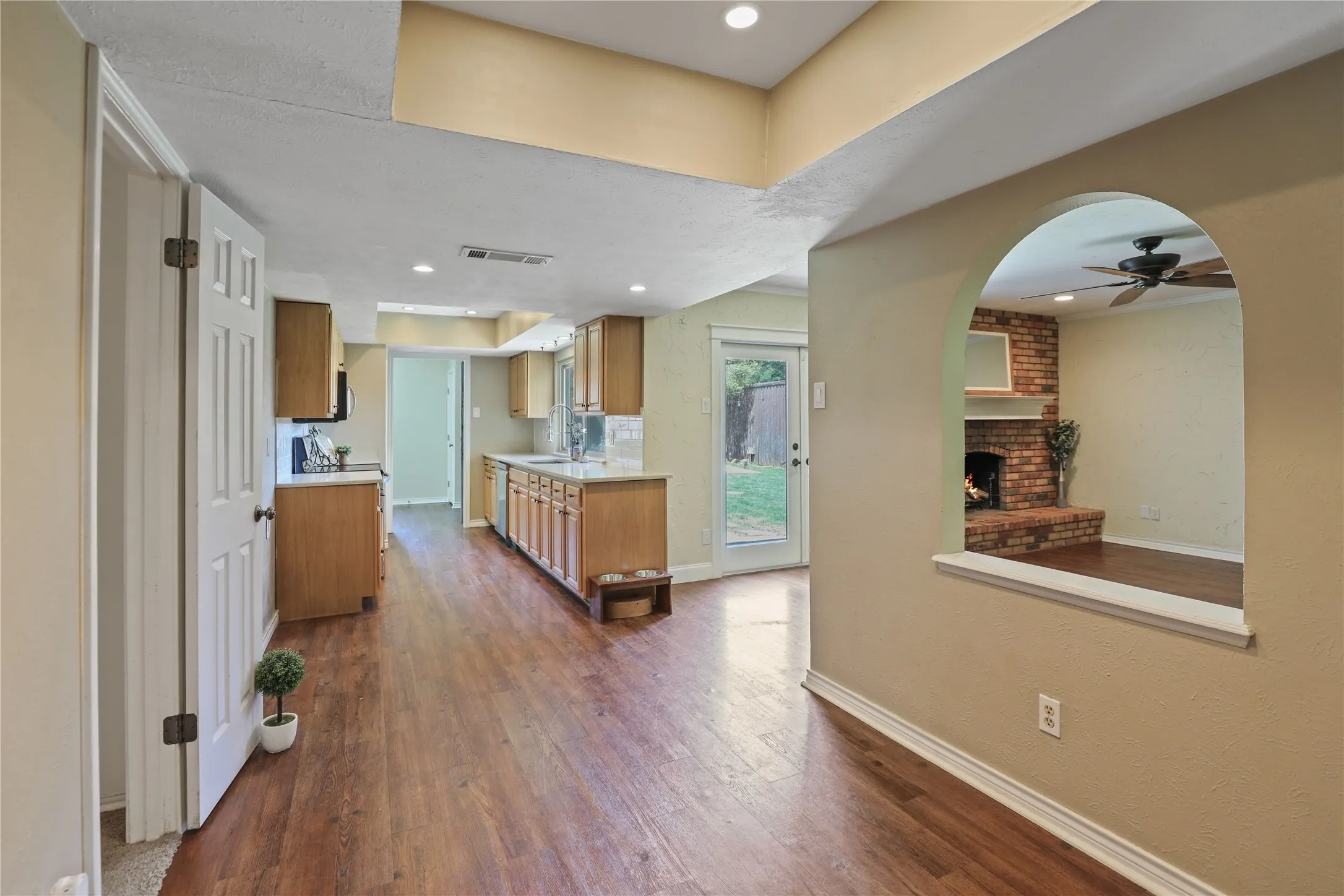 Single Family Residence For Sale in Collin County , 1113 Mossvine Drive, Plano, Texas 75023, 4 Bedroom, 2 Bathroom, 2 Garage spaces, 2,262 Sqft, built in 1974, mls#21271769, Real Estate Agent in Plano, Homes For Sale in Collin county, Homes For Sale in Plano, Realtor in Plano Texas, Real Estate Brokerage Independent Realty Texas, Luminita Cordes Realtor