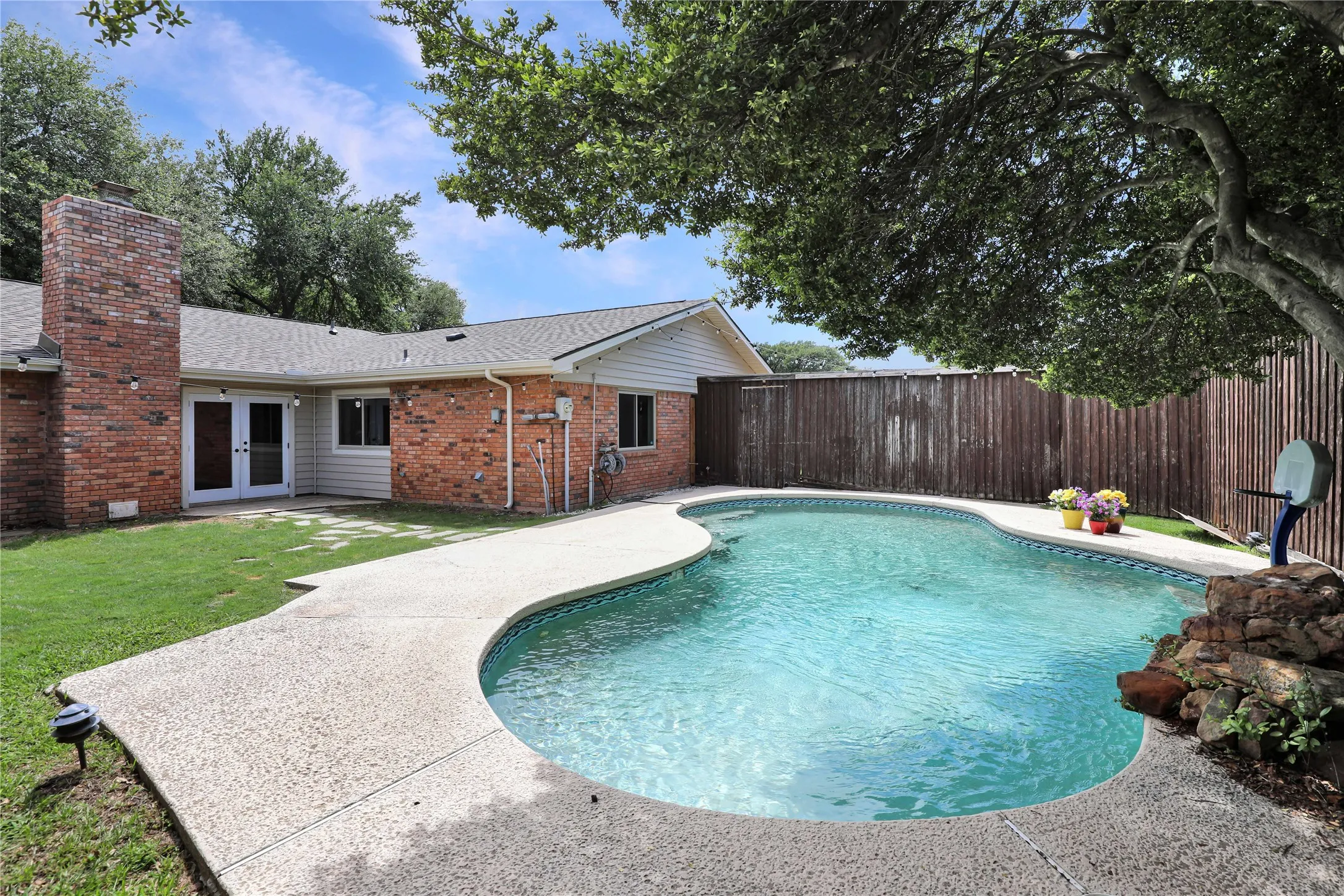 Single Family Residence For Sale in Collin County , 1113 Mossvine Drive, Plano, Texas 75023, 4 Bedroom, 2 Bathroom, 2 Garage spaces, 2,262 Sqft, built in 1974, mls#21271769, Real Estate Agent in Plano, Homes For Sale in Collin county, Homes For Sale in Plano, Realtor in Plano Texas, Real Estate Brokerage Independent Realty Texas, Luminita Cordes Realtor