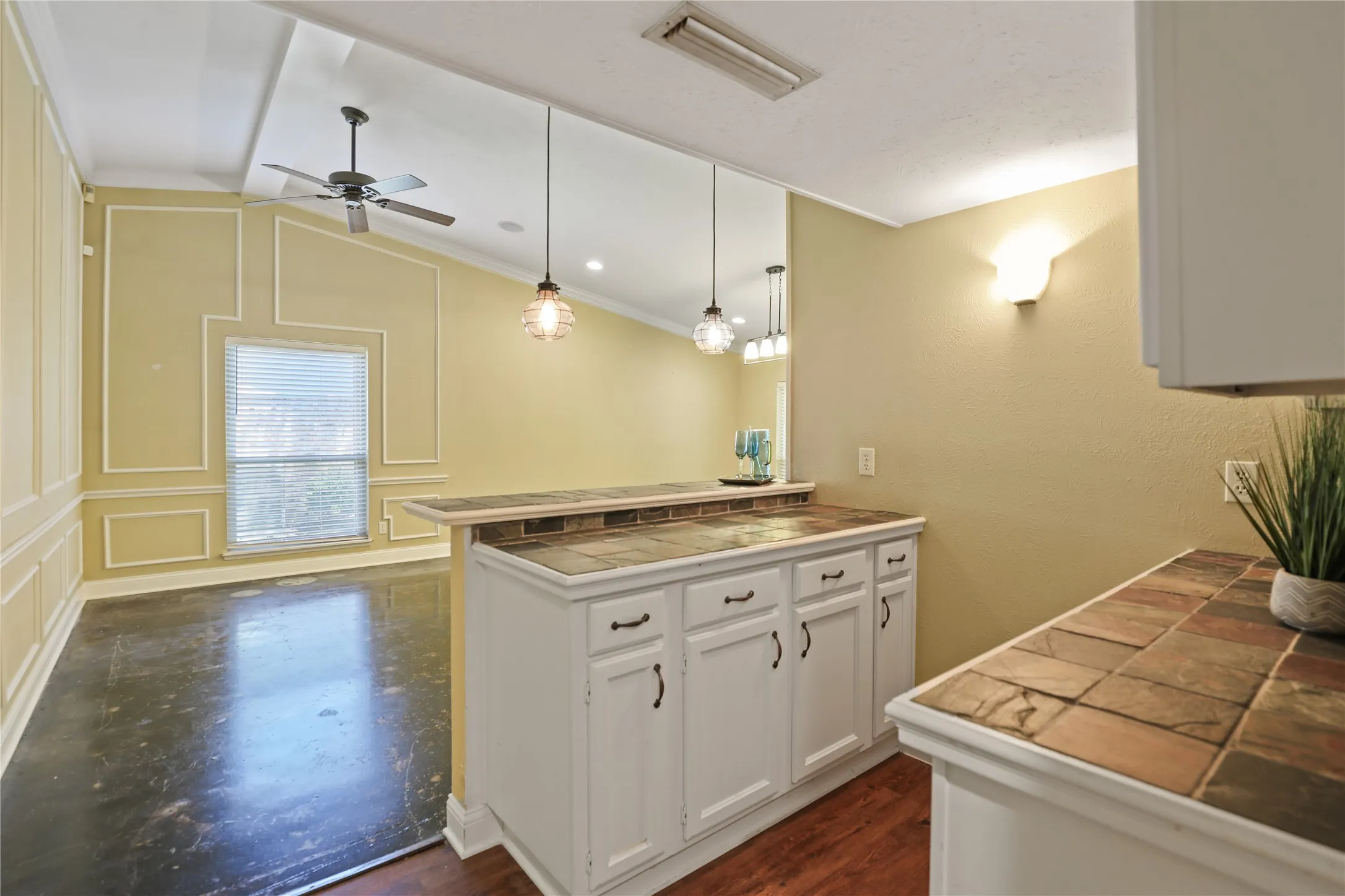 Single Family Residence For Sale in Collin County , 1113 Mossvine Drive, Plano, Texas 75023, 4 Bedroom, 2 Bathroom, 2 Garage spaces, 2,262 Sqft, built in 1974, mls#21271769, Real Estate Agent in Plano, Homes For Sale in Collin county, Homes For Sale in Plano, Realtor in Plano Texas, Real Estate Brokerage Independent Realty Texas, Luminita Cordes Realtor