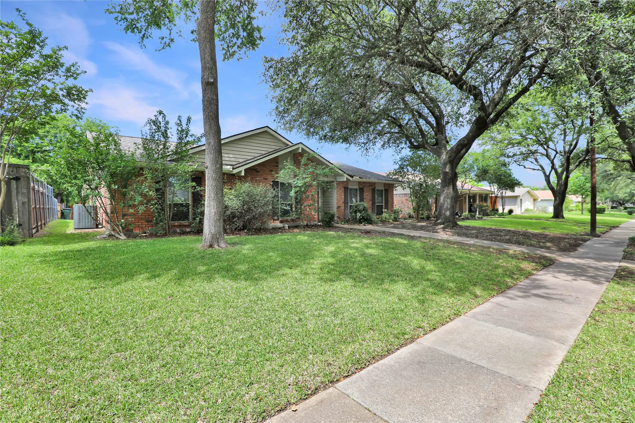 Single Family Residence For Sale in Collin County , 1113 Mossvine Drive, Plano, Texas 75023, 4 Bedroom, 2 Bathroom, 2 Garage spaces, 2,262 Sqft, built in 1974, mls#21271769, Real Estate Agent in Plano, Homes For Sale in Collin county, Homes For Sale in Plano, Realtor in Plano Texas, Real Estate Brokerage Independent Realty Texas, Luminita Cordes Realtor