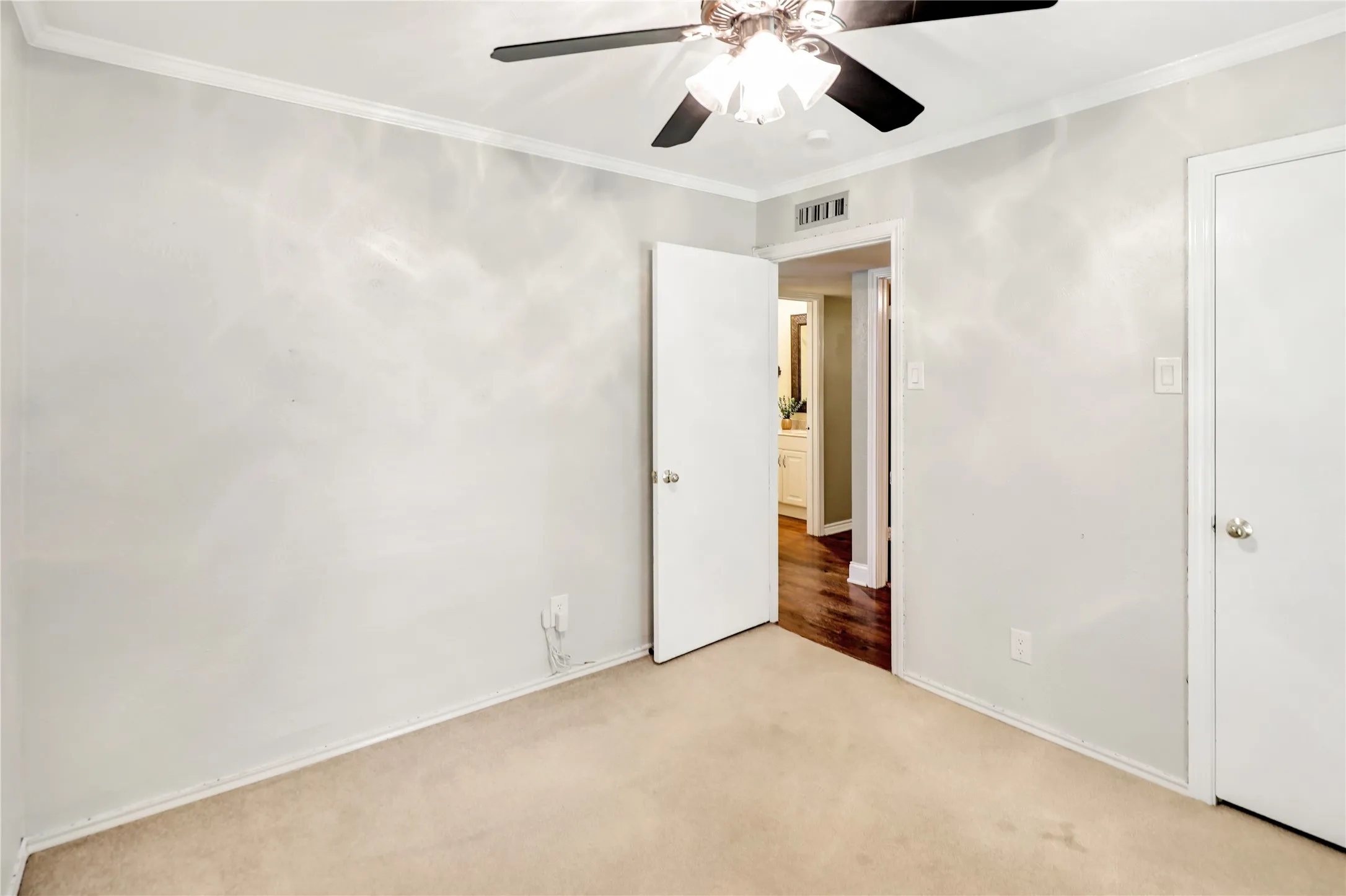Single Family Residence For Sale in Collin County , 1113 Mossvine Drive, Plano, Texas 75023, 4 Bedroom, 2 Bathroom, 2 Garage spaces, 2,262 Sqft, built in 1974, mls#21271769, Real Estate Agent in Plano, Homes For Sale in Collin county, Homes For Sale in Plano, Realtor in Plano Texas, Real Estate Brokerage Independent Realty Texas, Luminita Cordes Realtor