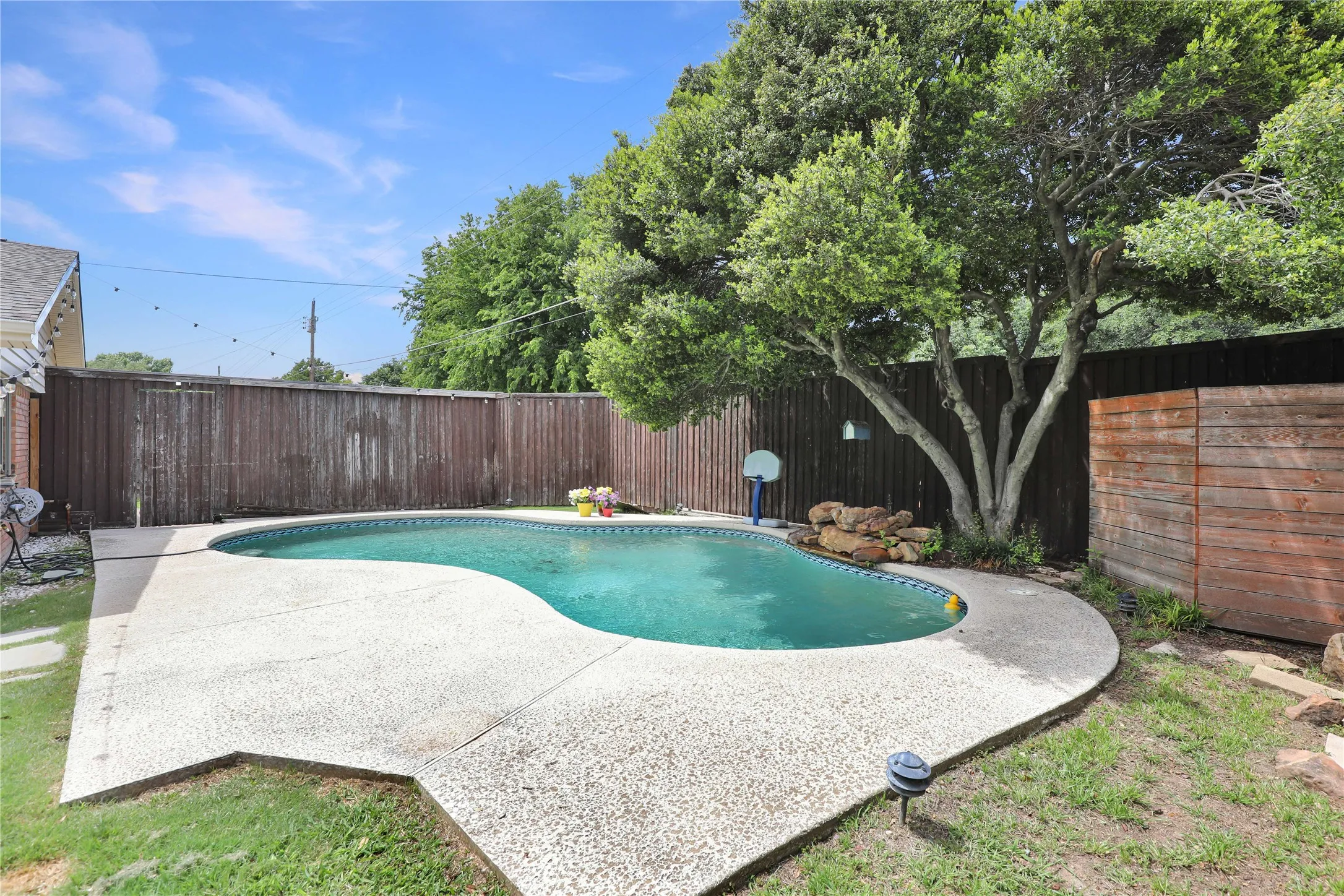 Single Family Residence For Sale in Collin County , 1113 Mossvine Drive, Plano, Texas 75023, 4 Bedroom, 2 Bathroom, 2 Garage spaces, 2,262 Sqft, built in 1974, mls#21271769, Real Estate Agent in Plano, Homes For Sale in Collin county, Homes For Sale in Plano, Realtor in Plano Texas, Real Estate Brokerage Independent Realty Texas, Luminita Cordes Realtor