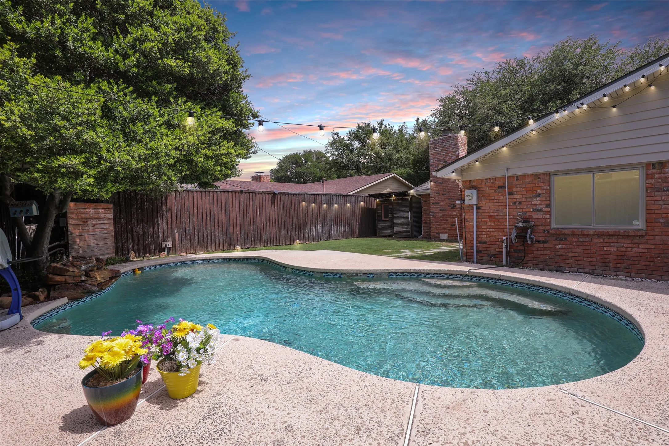 Single Family Residence For Sale in Collin County , 1113 Mossvine Drive, Plano, Texas 75023, 4 Bedroom, 2 Bathroom, 2 Garage spaces, 2,262 Sqft, built in 1974, mls#21271769, Real Estate Agent in Plano, Homes For Sale in Collin county, Homes For Sale in Plano, Realtor in Plano Texas, Real Estate Brokerage Independent Realty Texas, Luminita Cordes Realtor