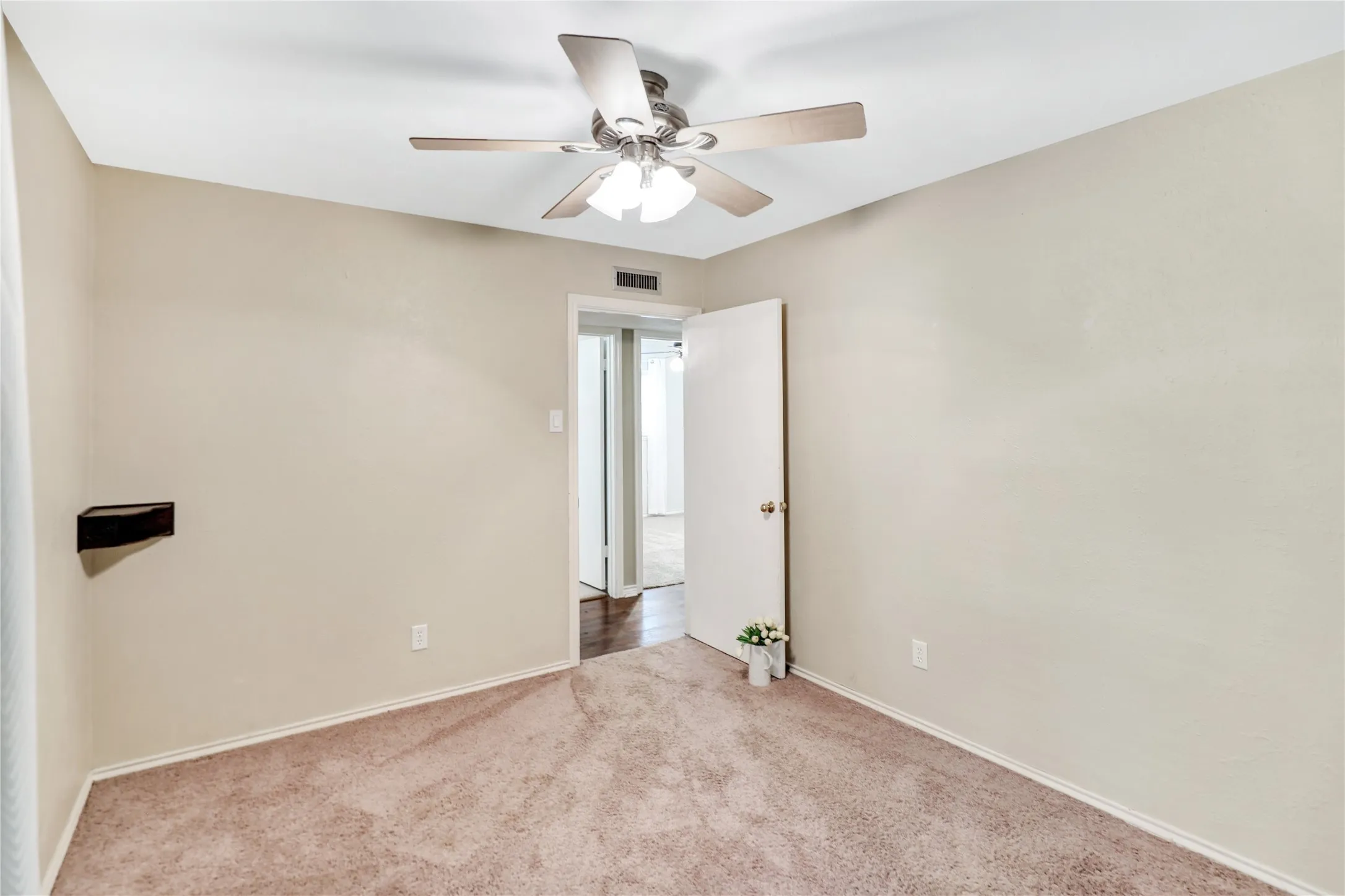Single Family Residence For Sale in Collin County , 1113 Mossvine Drive, Plano, Texas 75023, 4 Bedroom, 2 Bathroom, 2 Garage spaces, 2,262 Sqft, built in 1974, mls#21271769, Real Estate Agent in Plano, Homes For Sale in Collin county, Homes For Sale in Plano, Realtor in Plano Texas, Real Estate Brokerage Independent Realty Texas, Luminita Cordes Realtor