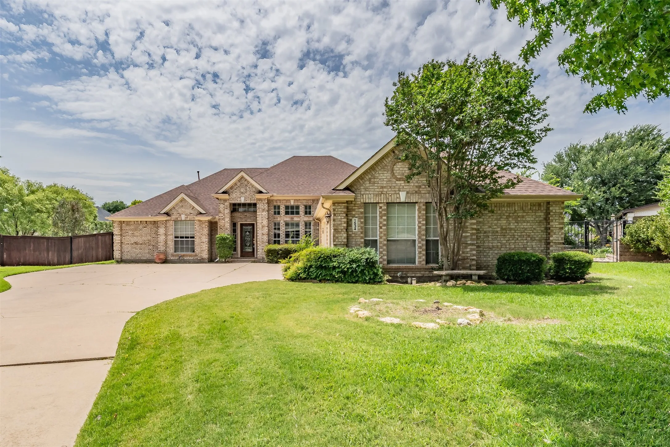 Single Family Residence For Sale in Tarrant County , 1534 Spring Lake Drive, Keller, Texas 76248, 4 Bedrooms, 3 Bathrooms, 3 Garage spaces, 2,619 Sqft, built in 1998, Price $625,000, mls#21272709, Real Estate Agent in Keller, Homes For Sale in Tarrant county, Homes For Sale in Keller, Realtor in Keller Texas, Real Estate Brokerage Independent Realty Texas, Luminita Cordes Realtor