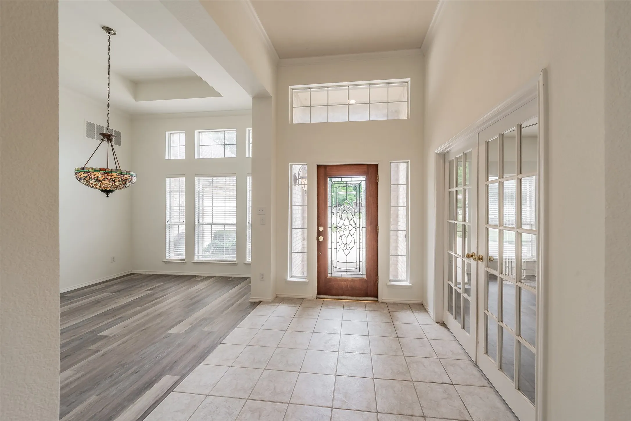 Front door entry/foyer